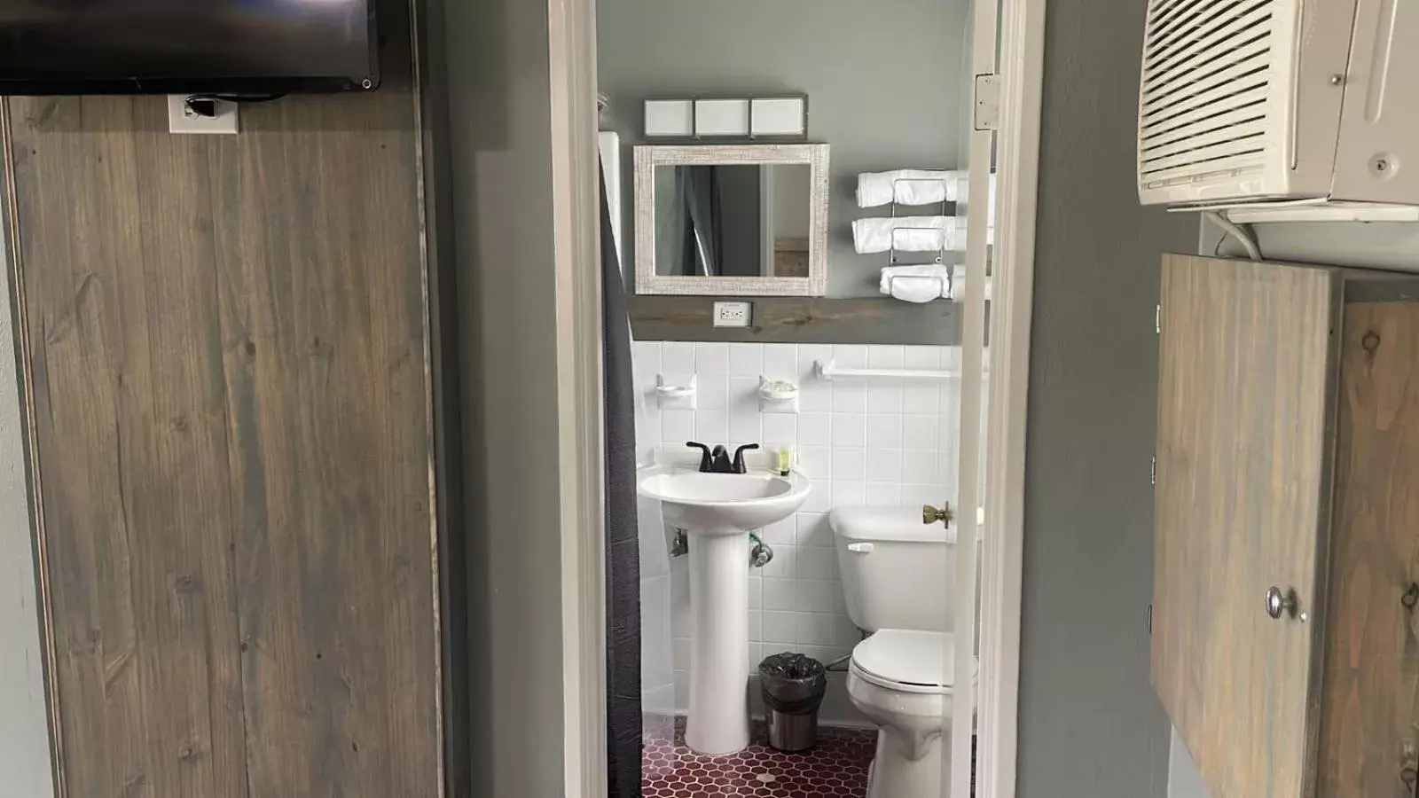 Bathroom in BlueGem Motel