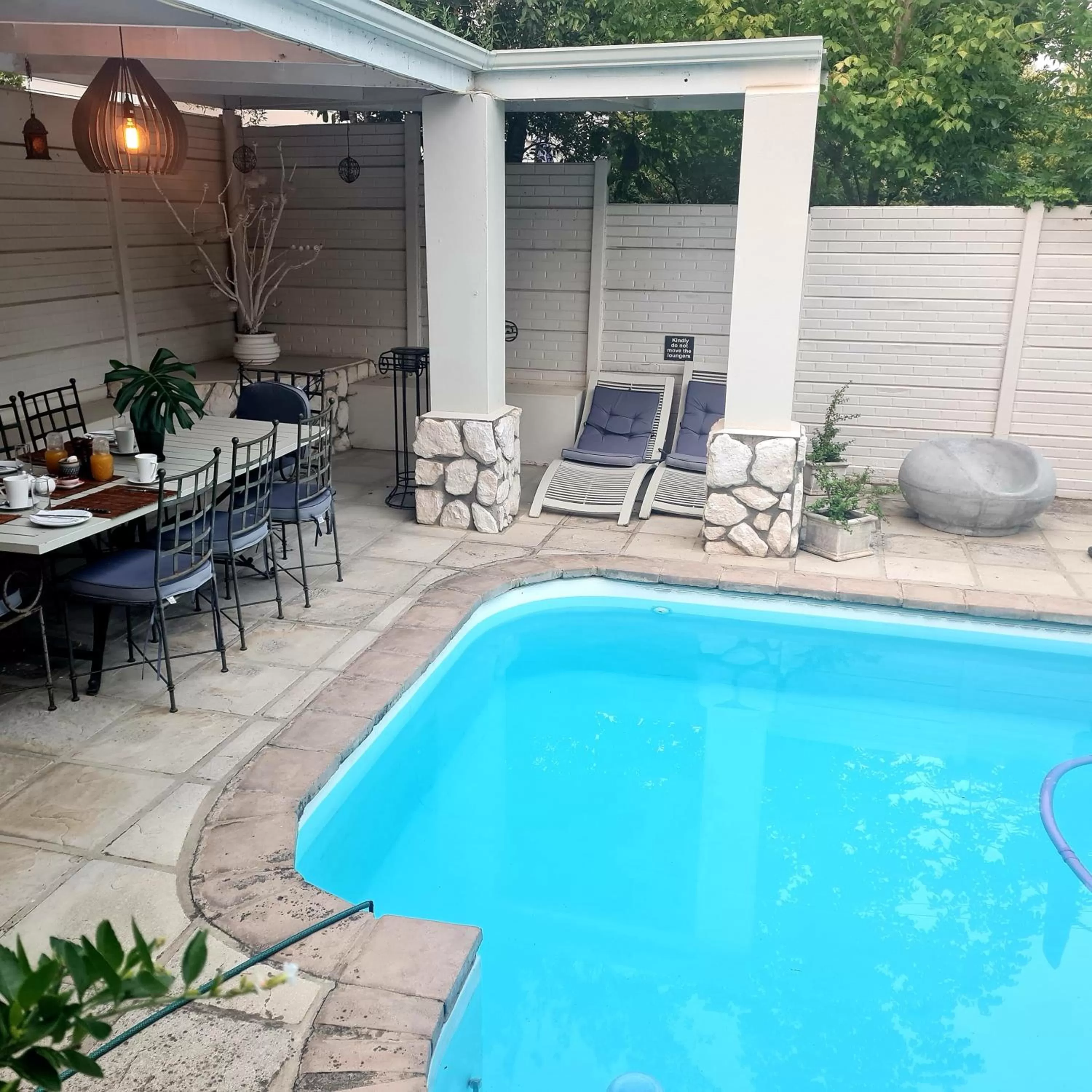 Swimming pool in Bergview Guesthouse Swellendam