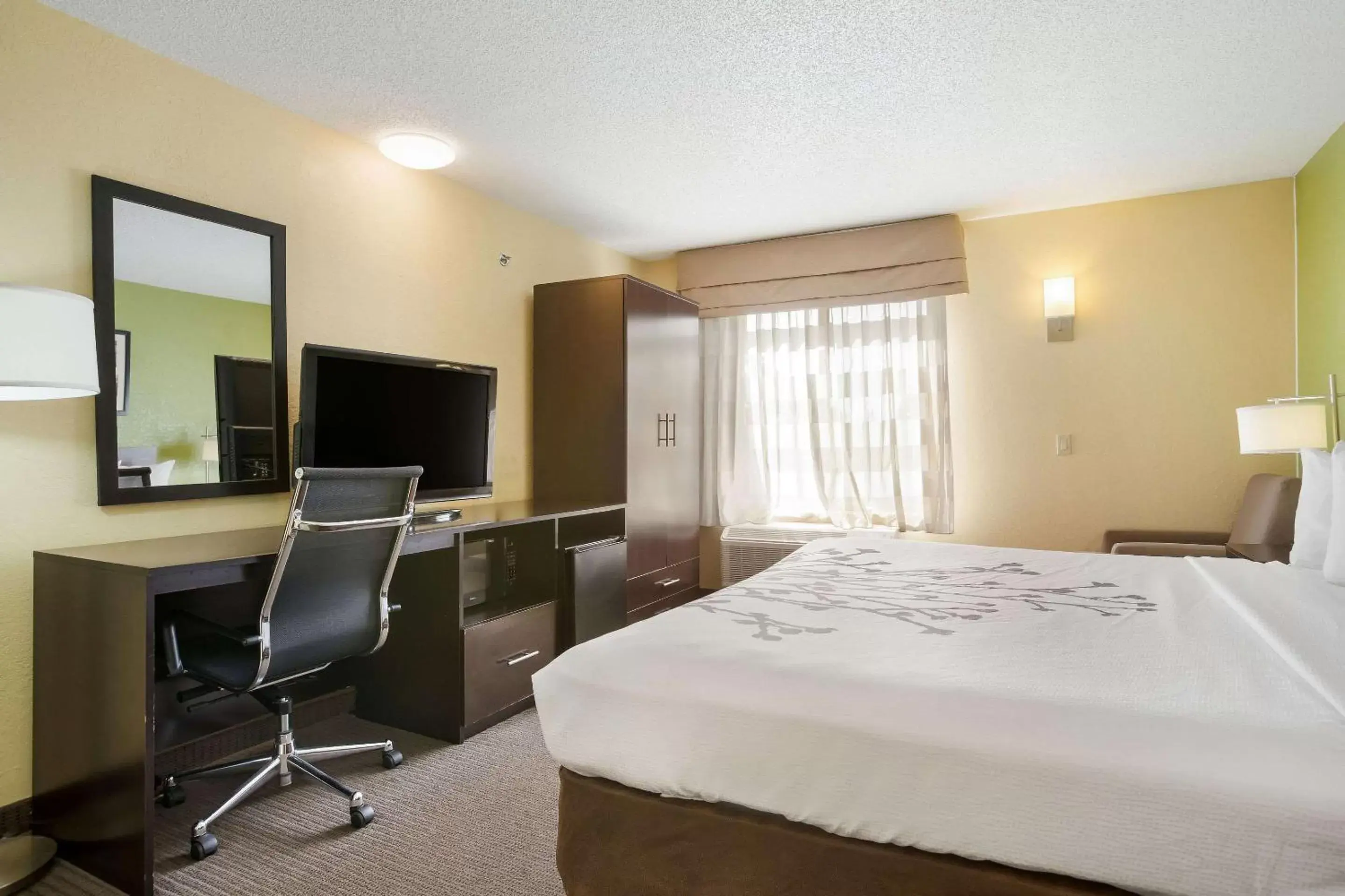 Photo of the whole room, Bed in Sleep Inn & Suites