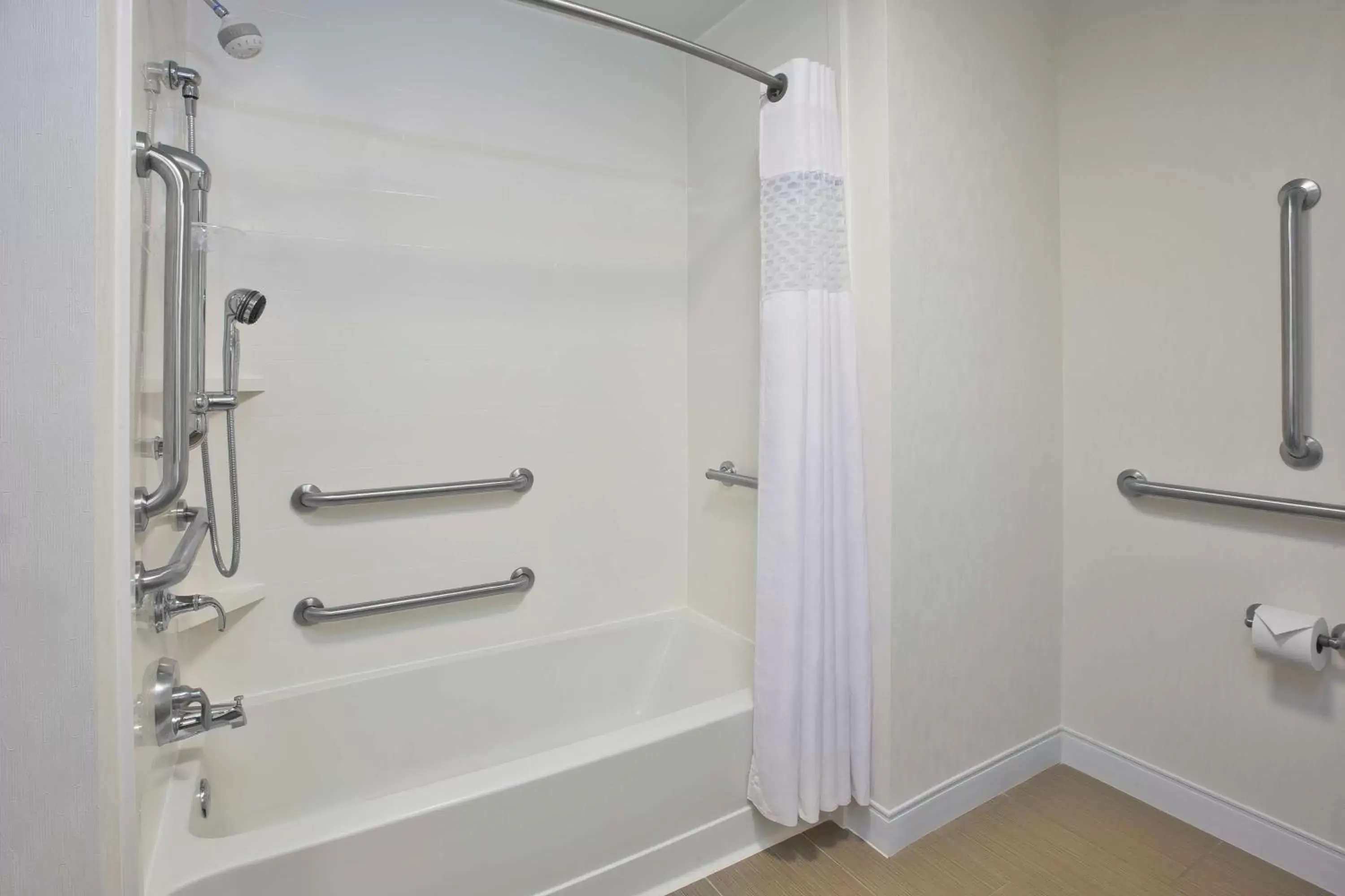 Bathroom in Hampton Inn & Suites Alliance