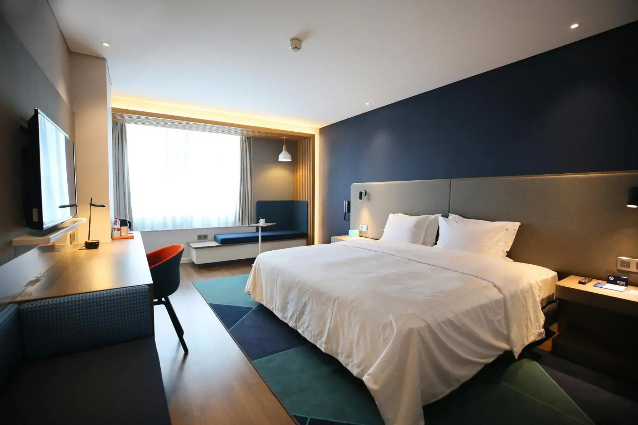 Photo of the whole room in Holiday Inn Express Chengdu North Railway Station, an IHG Hotel