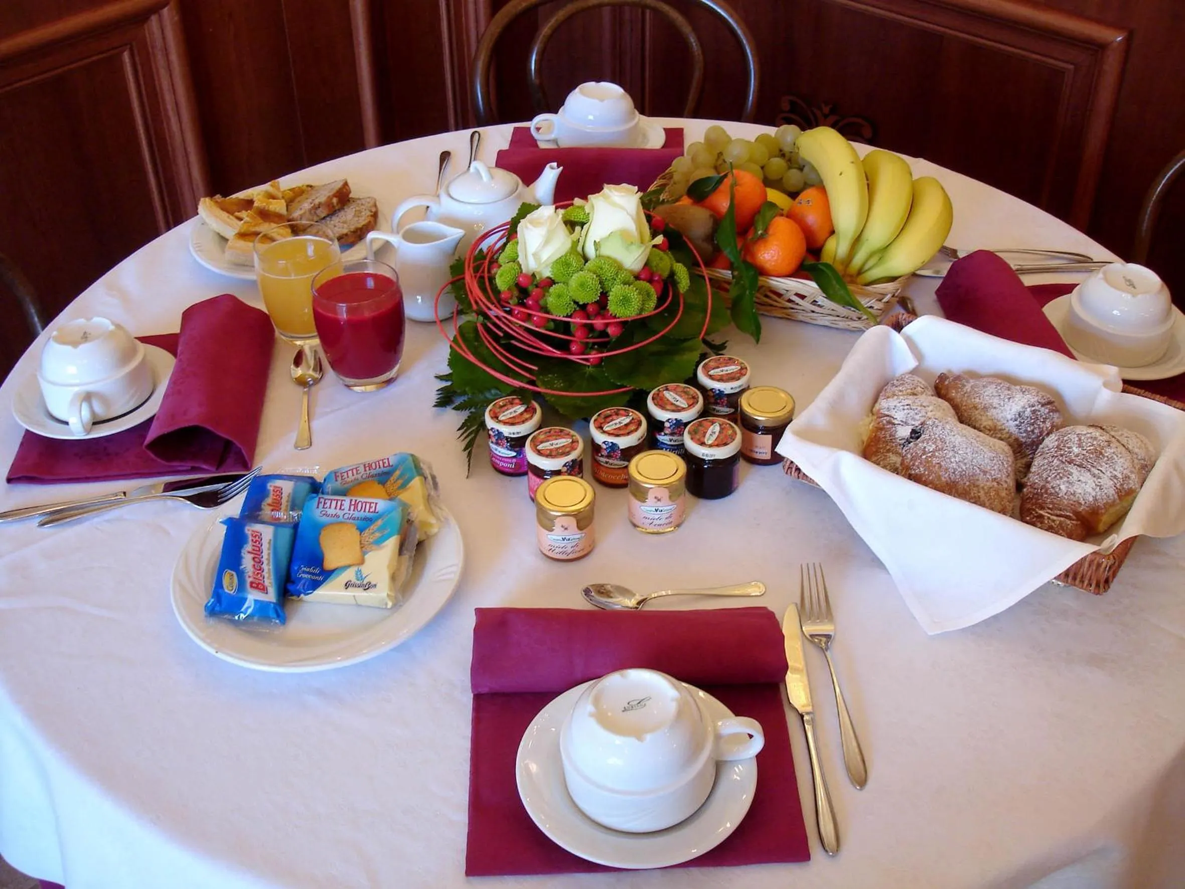 Food and drinks in Nouvel Hotel Des Bains