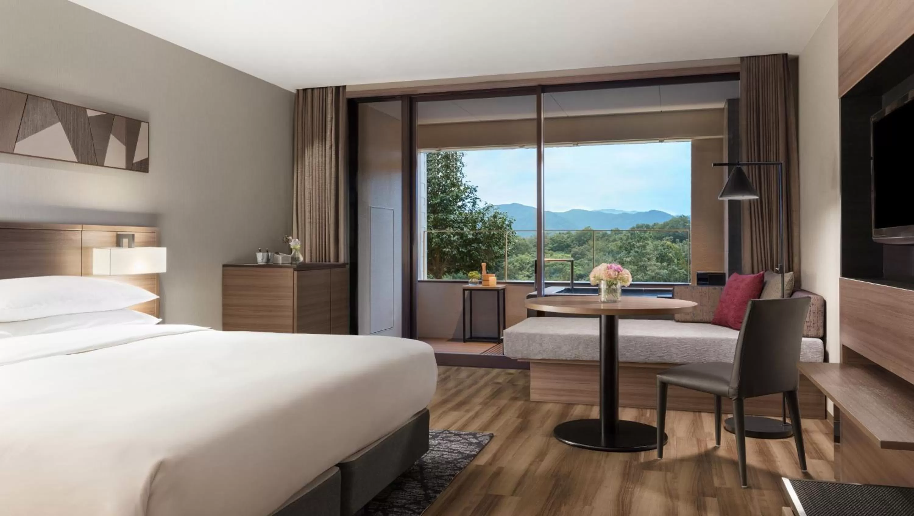 Garden view, Bed in Izu Marriott Hotel Shuzenji