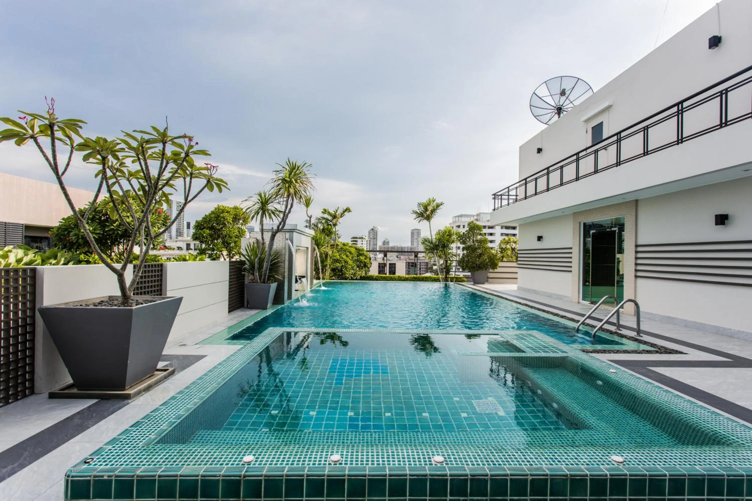 Swimming pool in D Varee Montara Thonglor 25