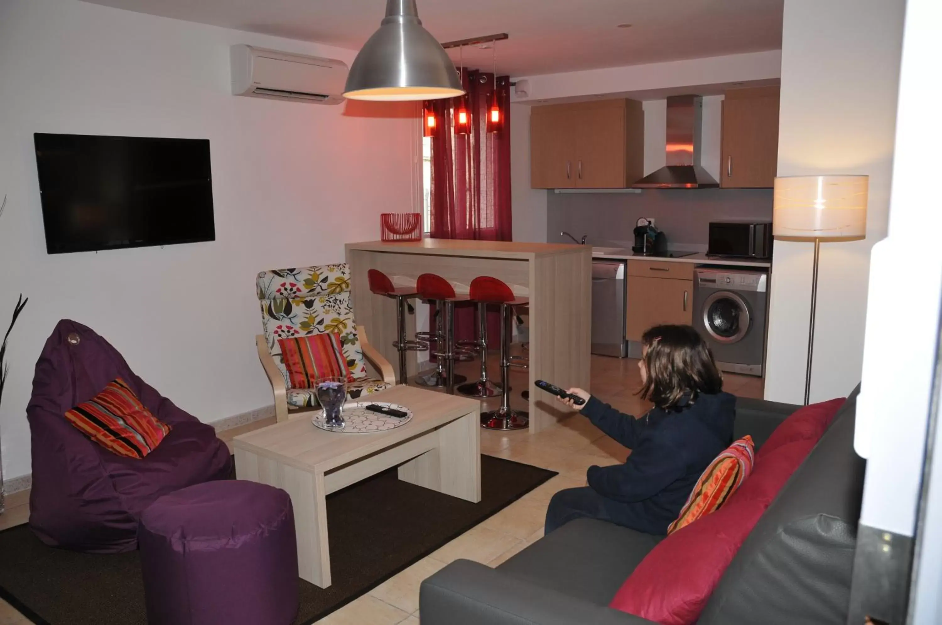 TV and multimedia, Seating Area in Privilège Hôtel & Apparts Eurociel Centre Comédie