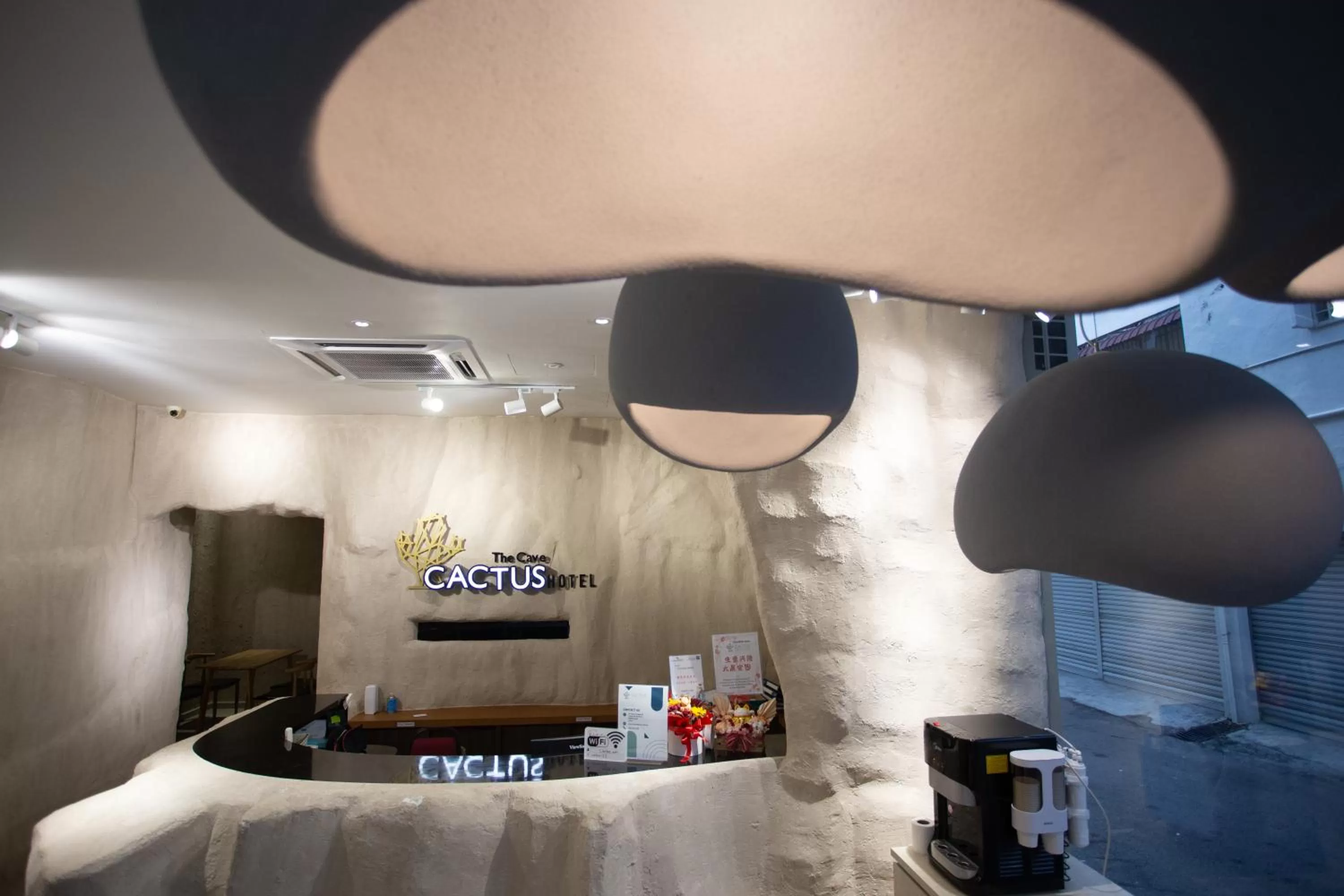 Lobby or reception in The Cave By Cactus Hotel Skudai