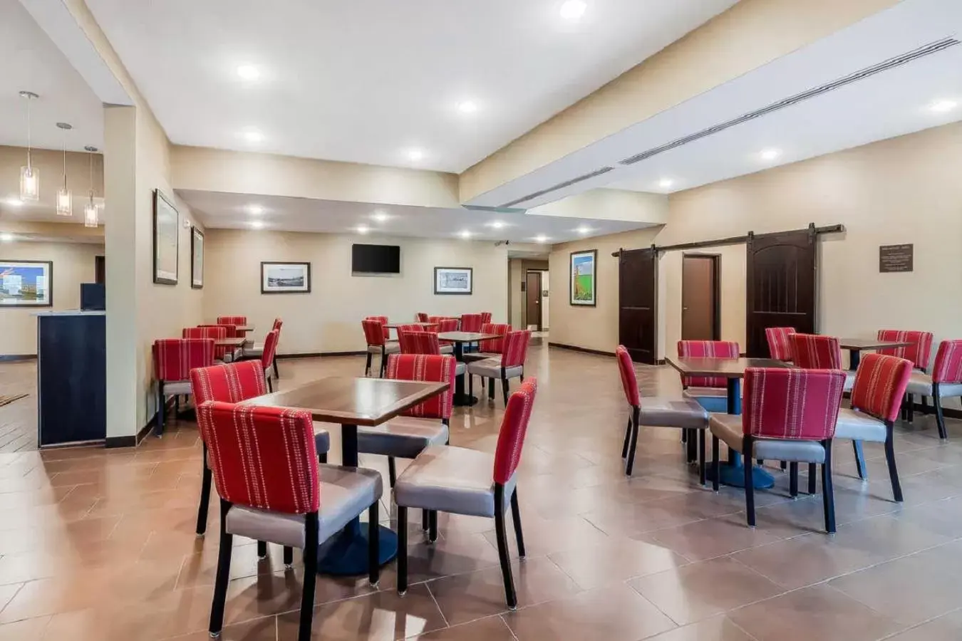 Continental breakfast, Restaurant/Places to Eat in Comfort Suites