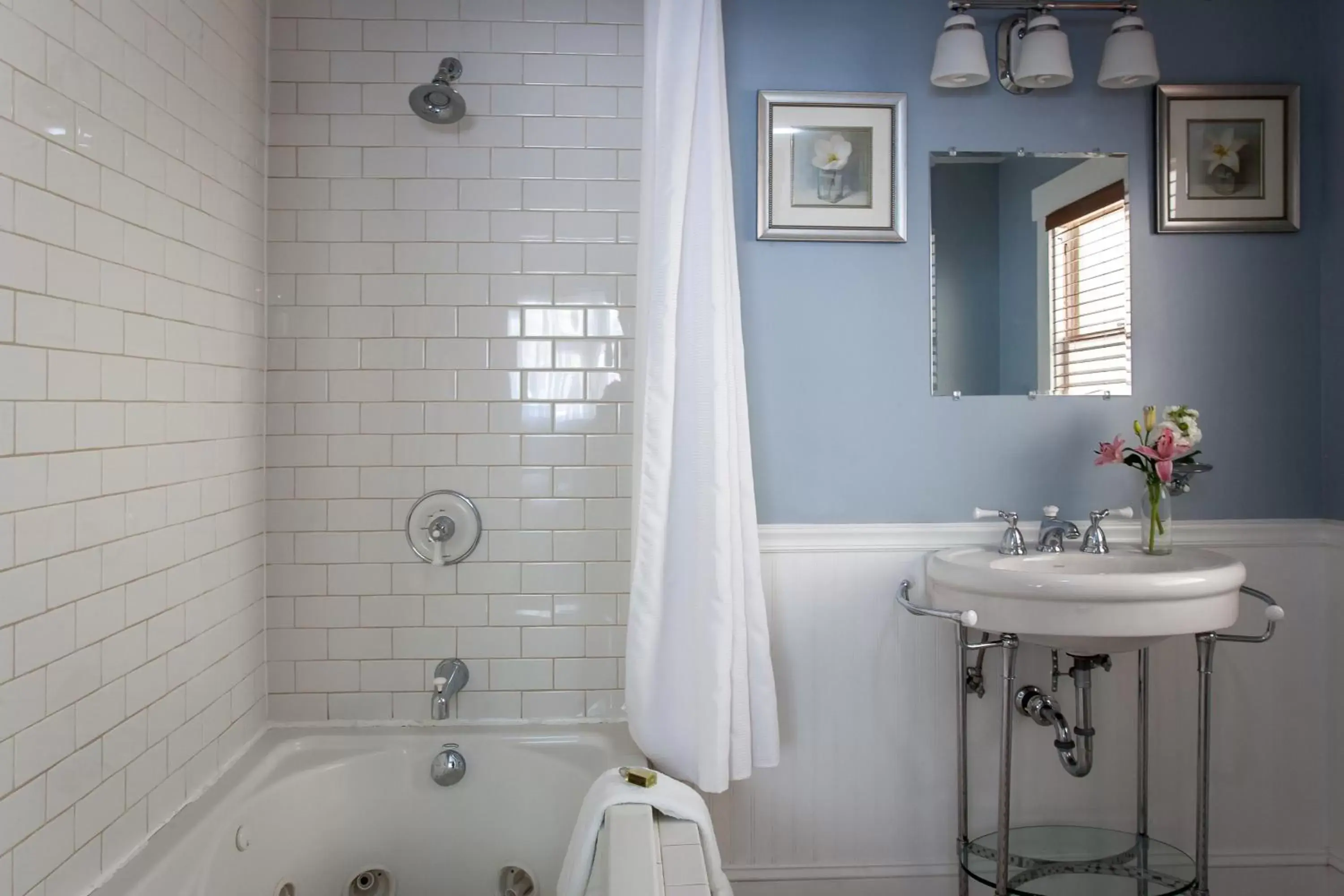 Bathroom in Craftsman Inn