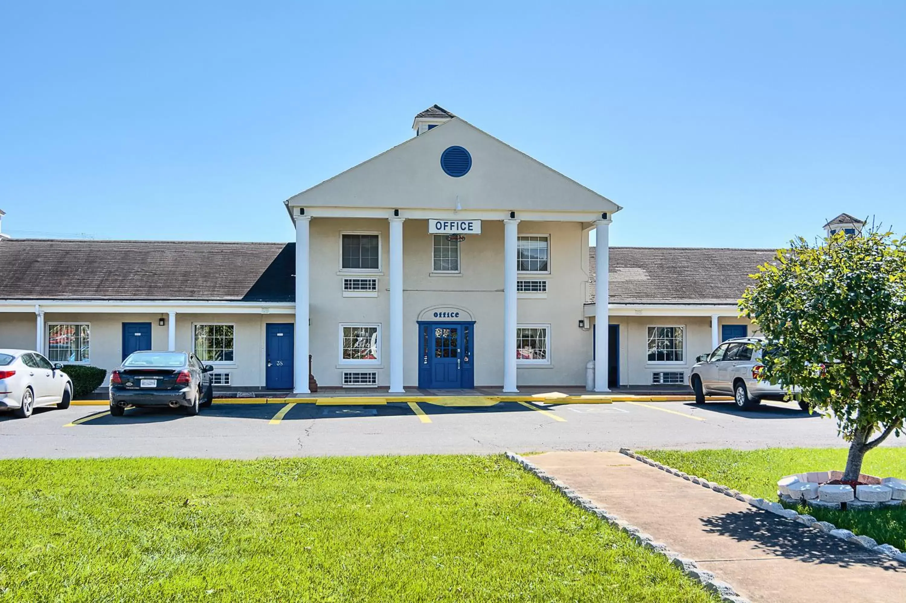 Facade/entrance, Property Building in Motel 6-Harrisonburg, VA - South
