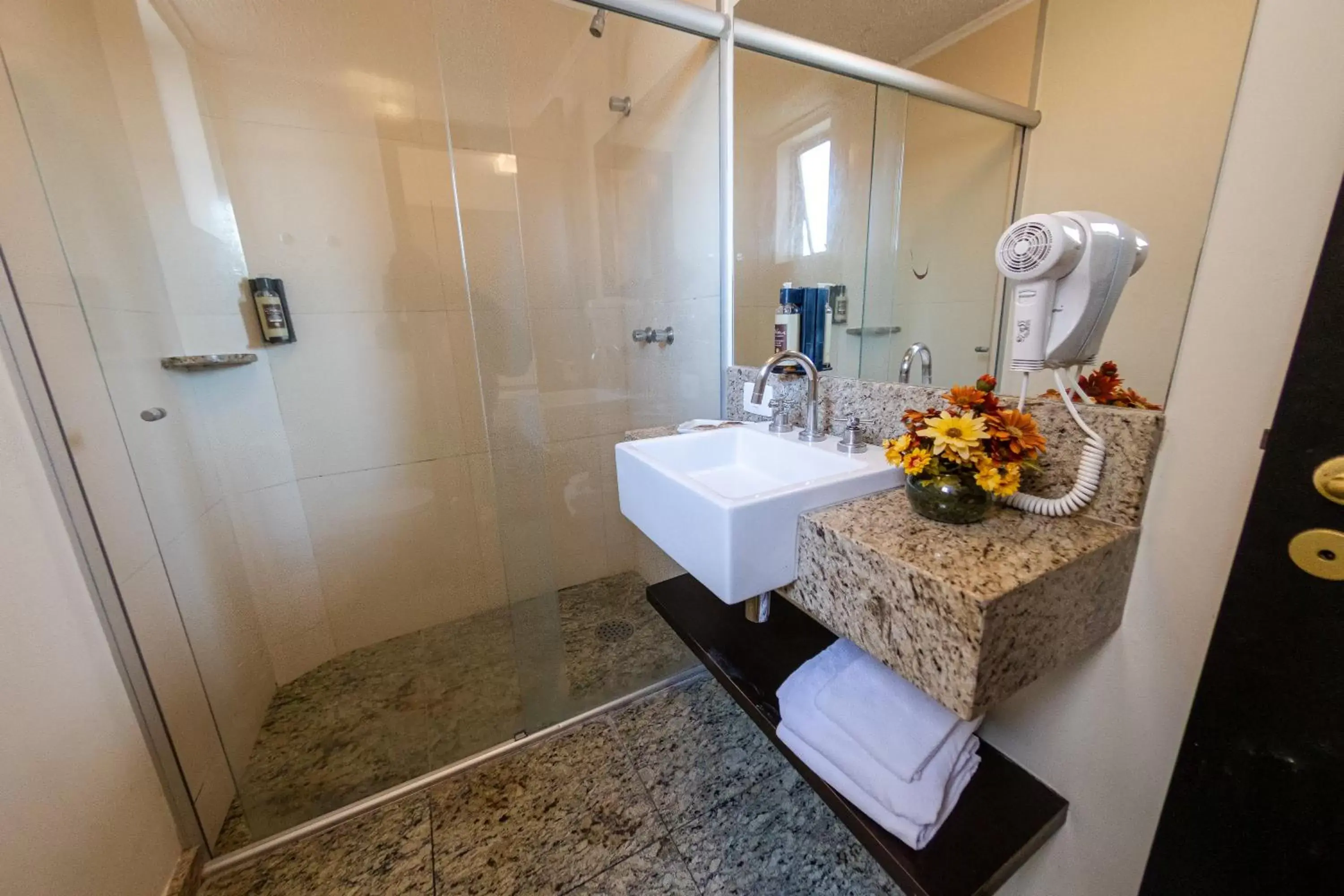 Bathroom in Mabu Curitiba Business