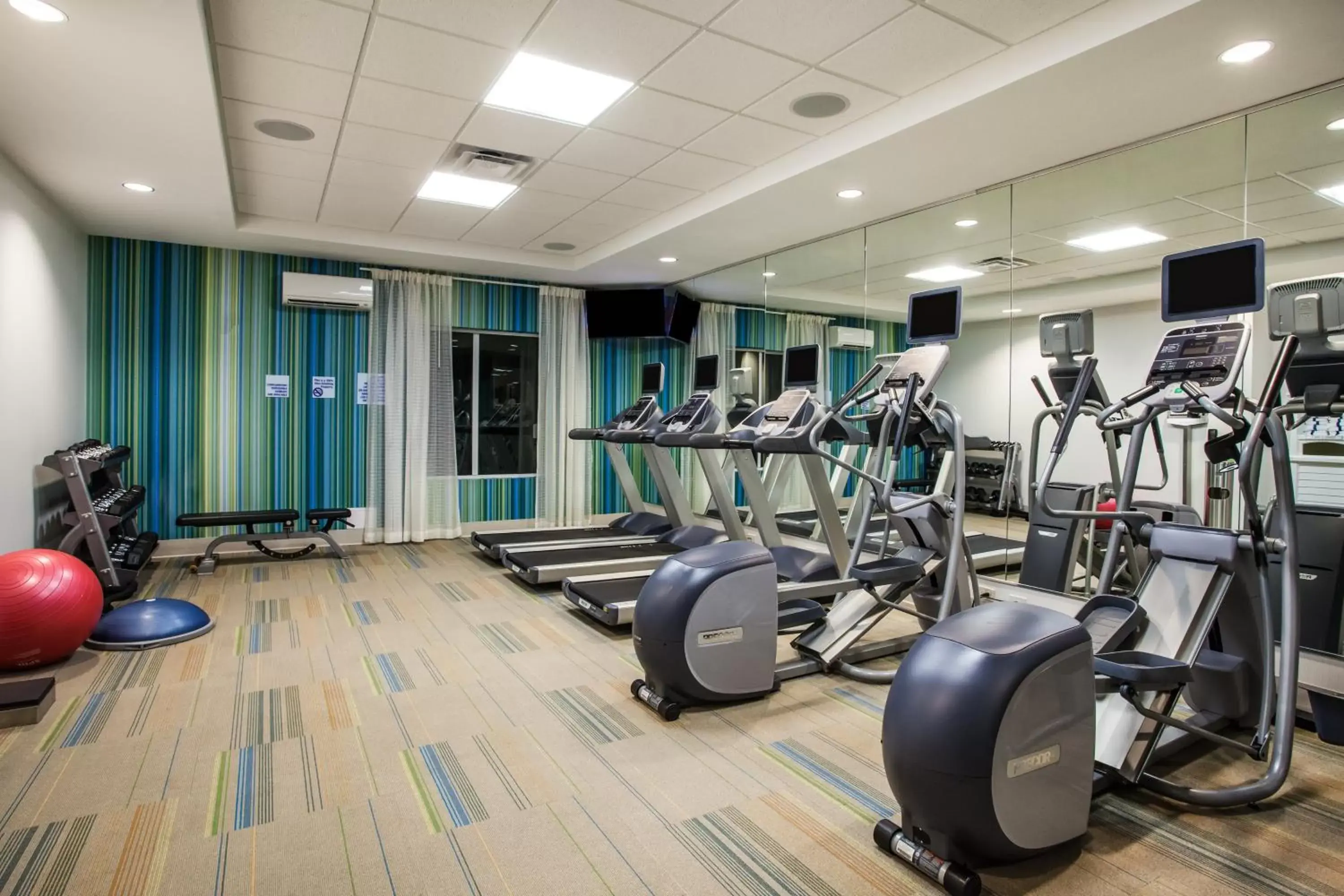 Fitness centre/facilities, Fitness Center/Facilities in Holiday Inn Express & Suites Lexington Park California, an IHG Hotel