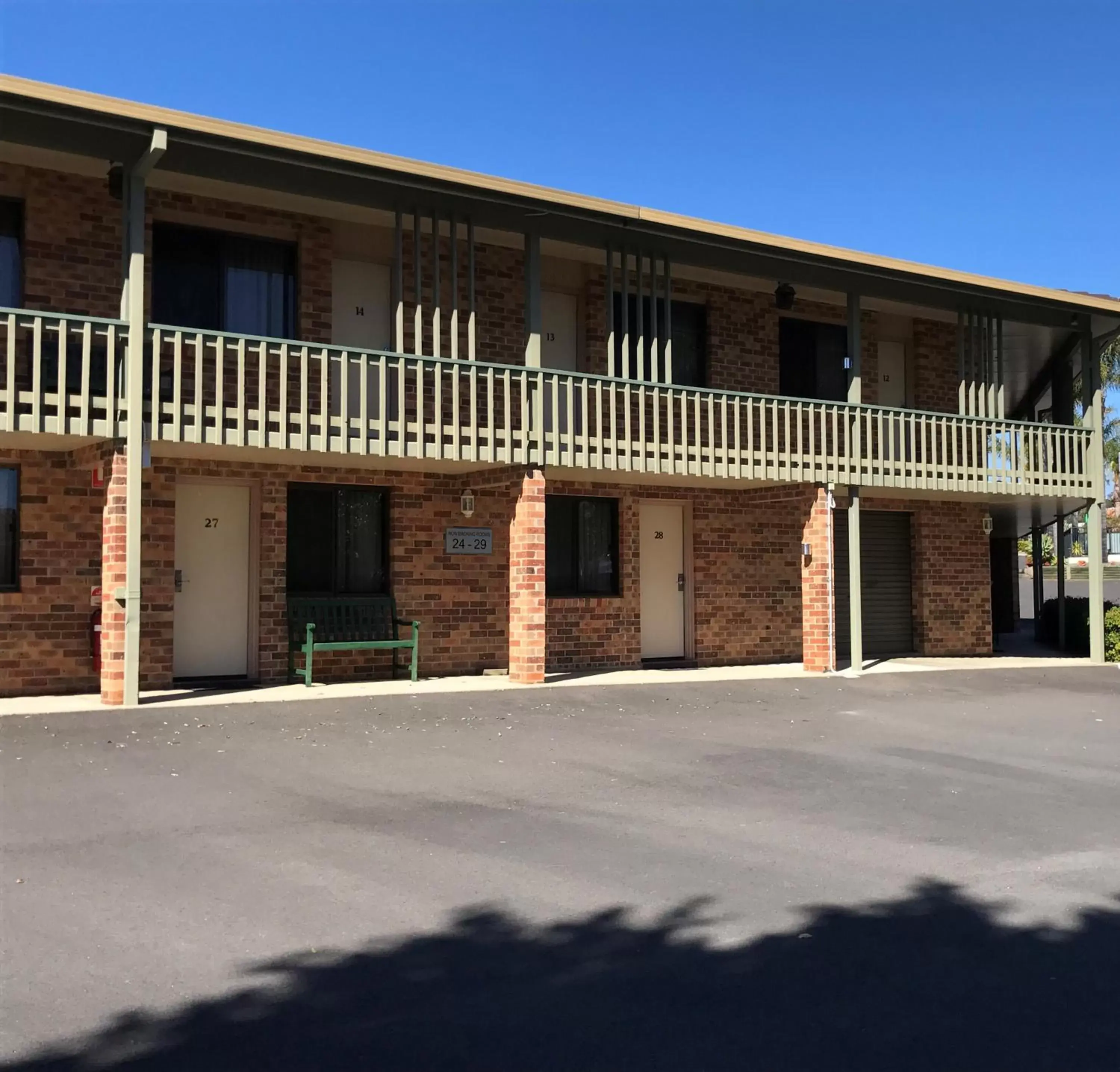 Garden, Property Building in Sunseeker Motor Inn