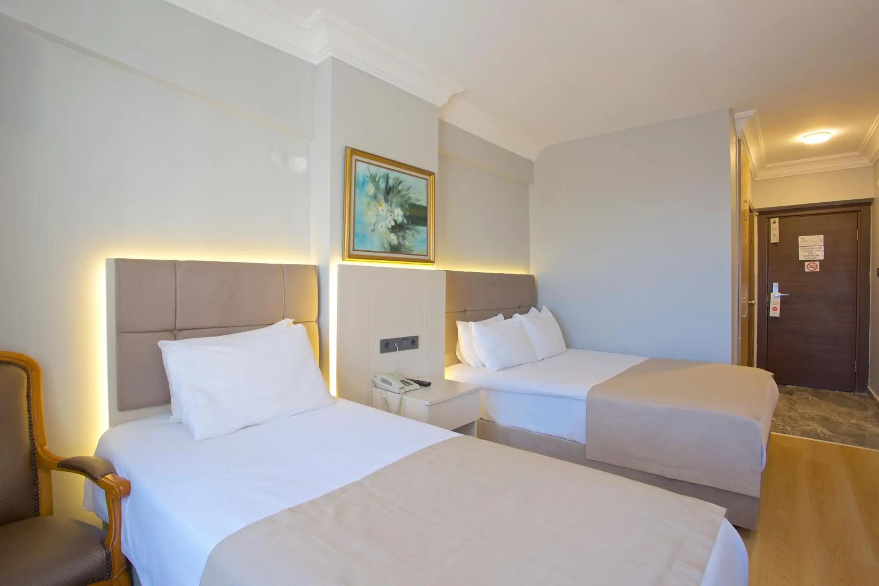 Bedroom, Bed in Grand Ant Hotel