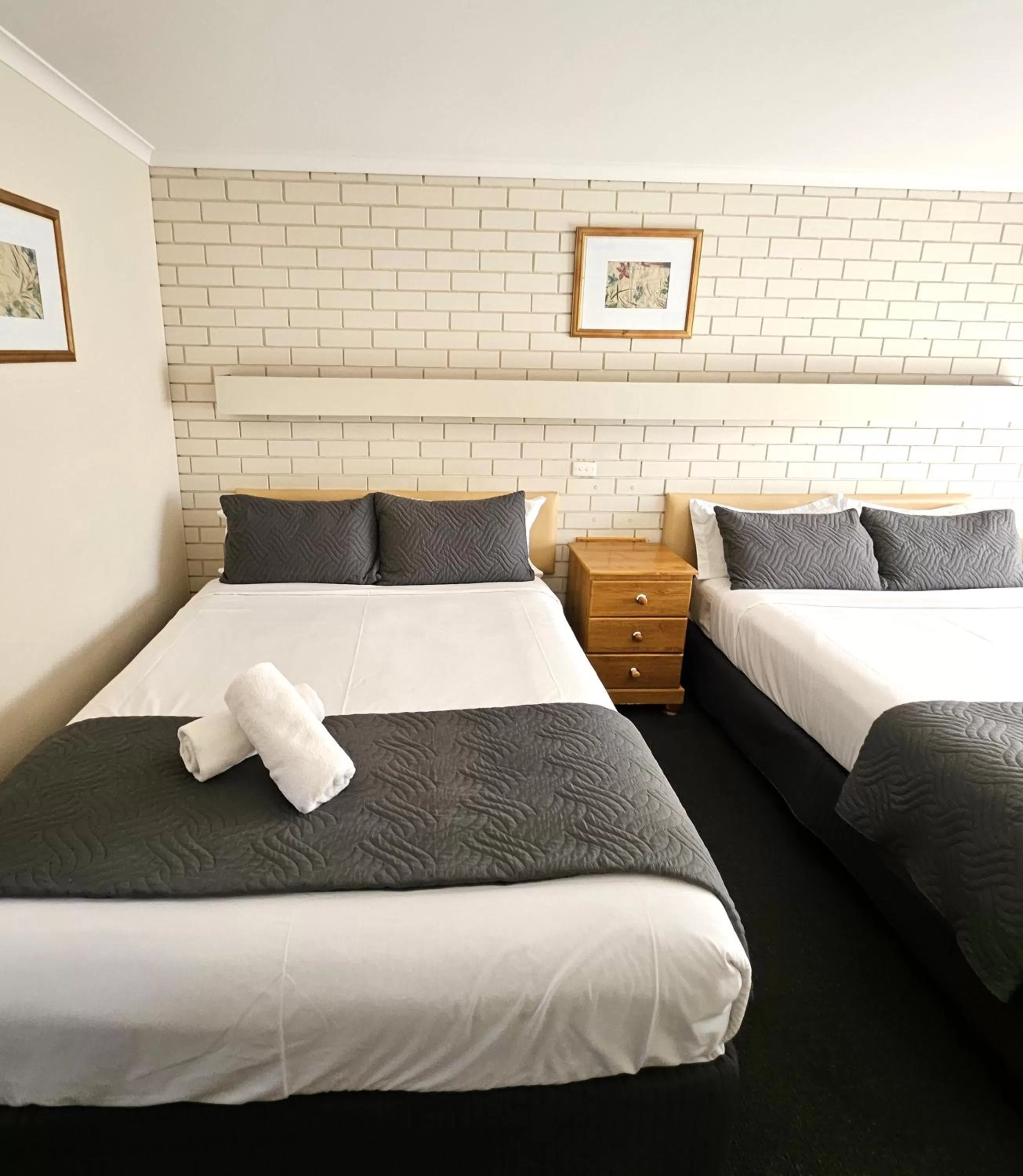 Bed in Alfred Motor Inn