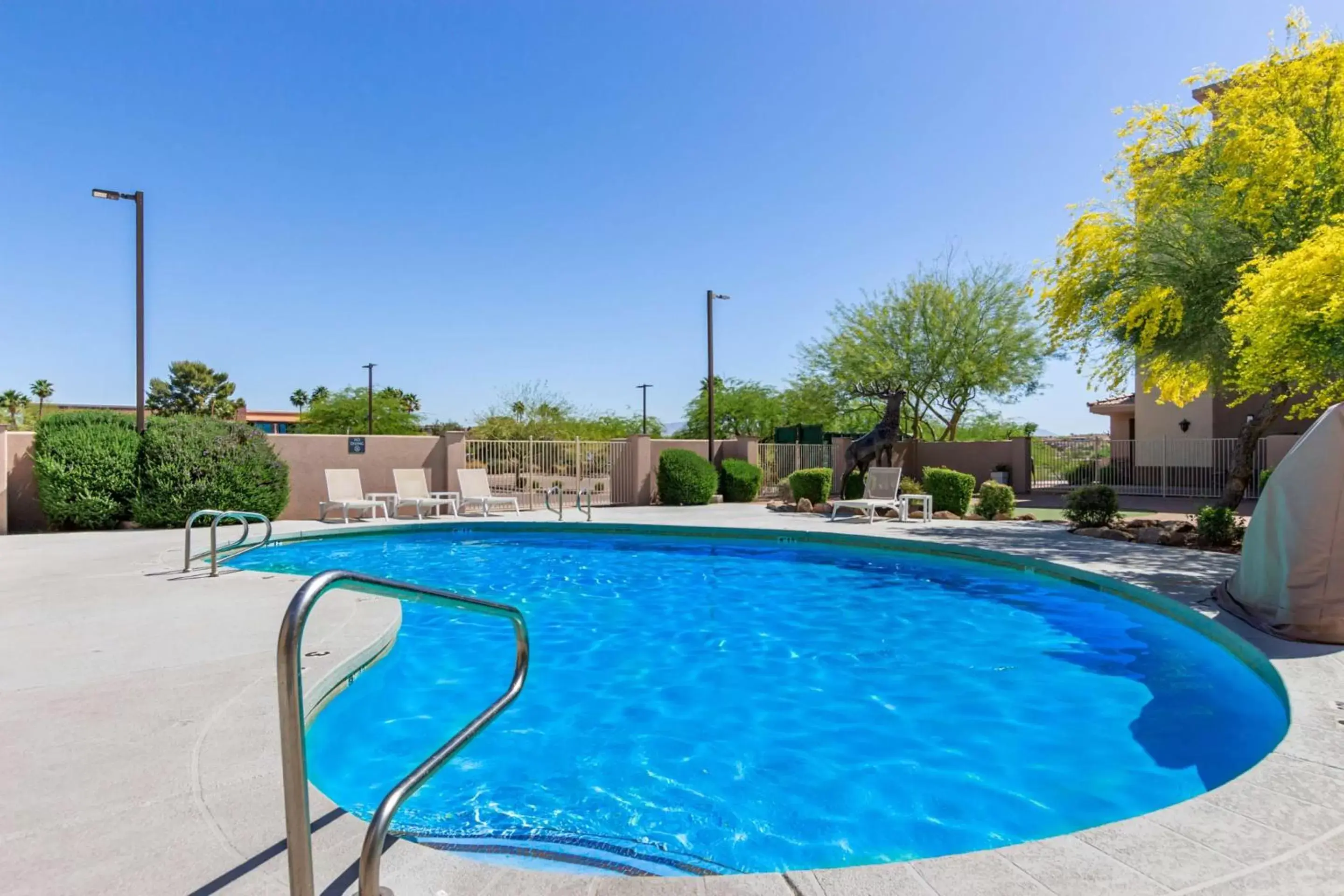 Pool view in Fountain Park Hotel BW Signature Collection Pool view in Fountain Park Hotel BW Signature Collection
