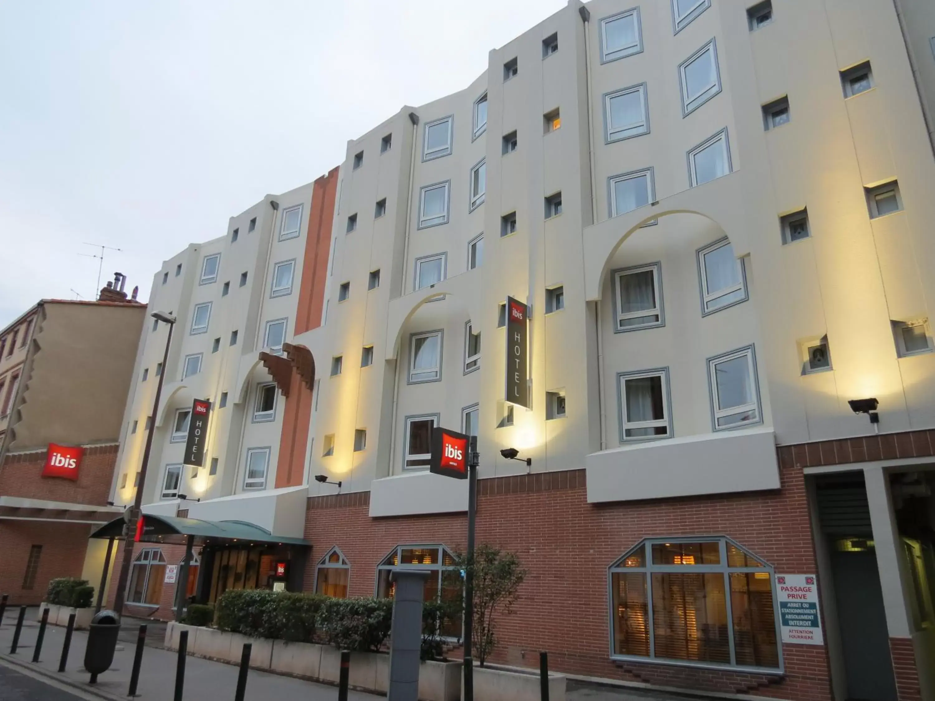 Facade/entrance, Property Building in ibis Toulouse Centre