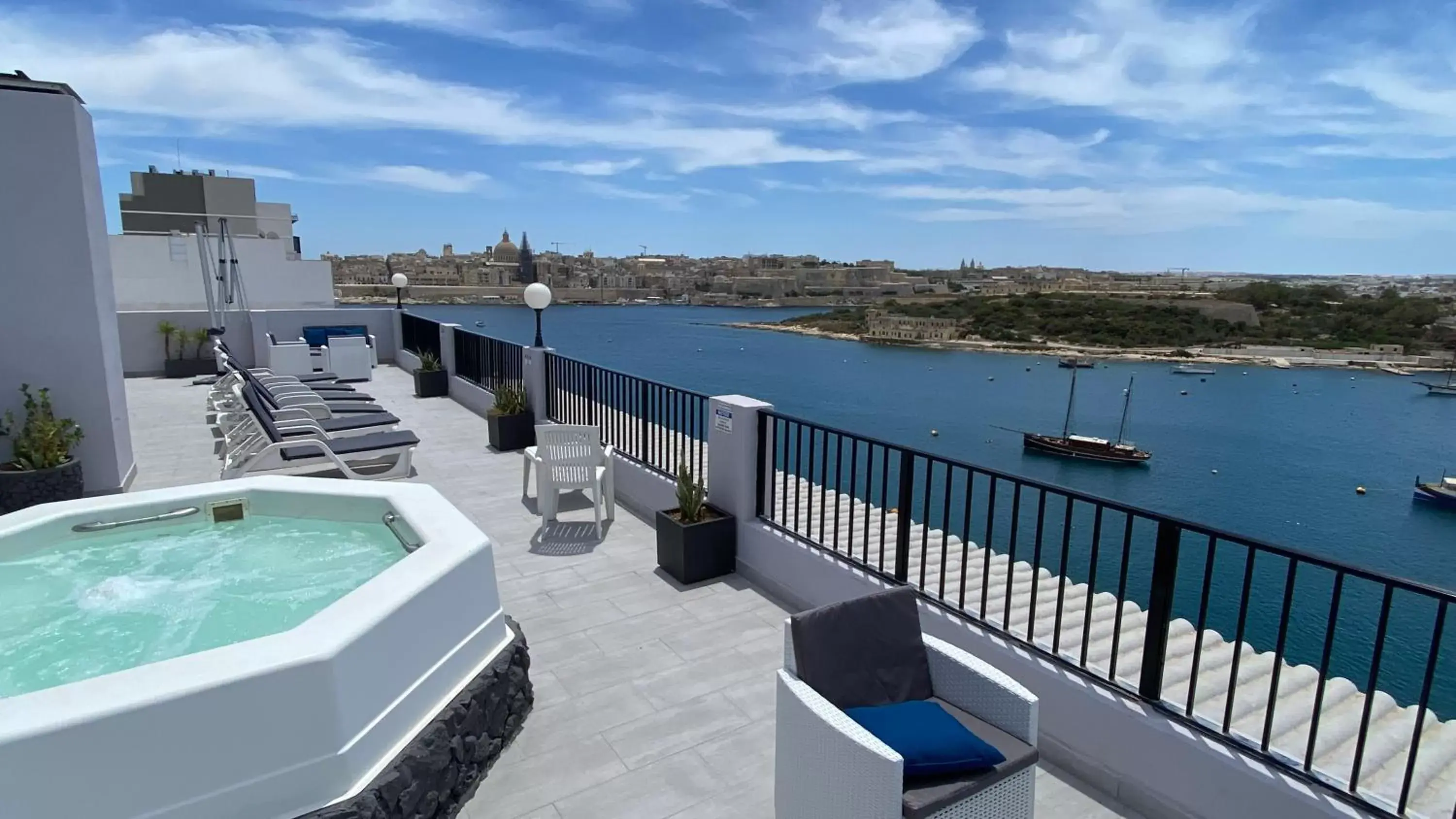 Hot Tub, Pool View in Sliema Marina Hotel