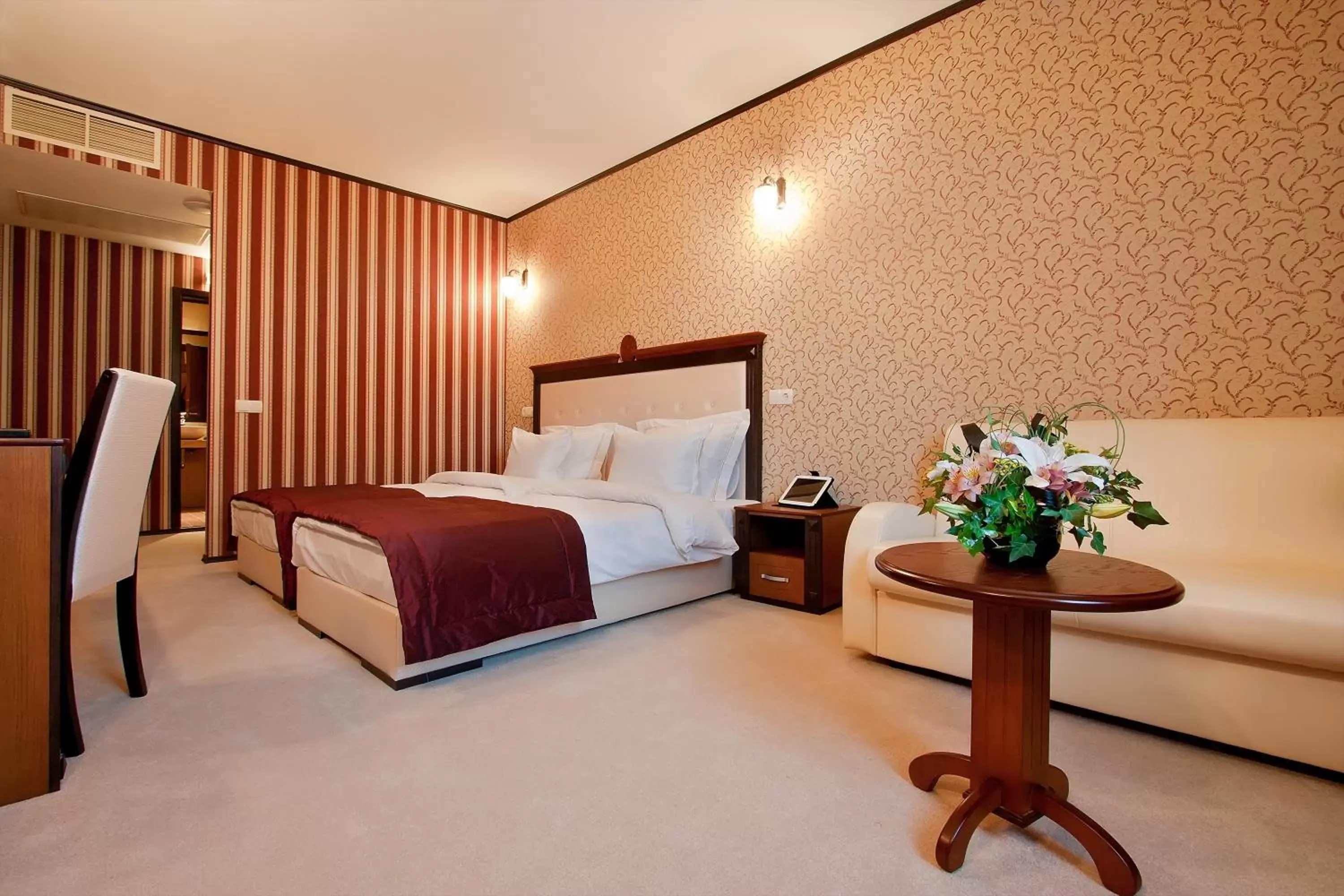 Bed in Best Western Plus Bristol Hotel