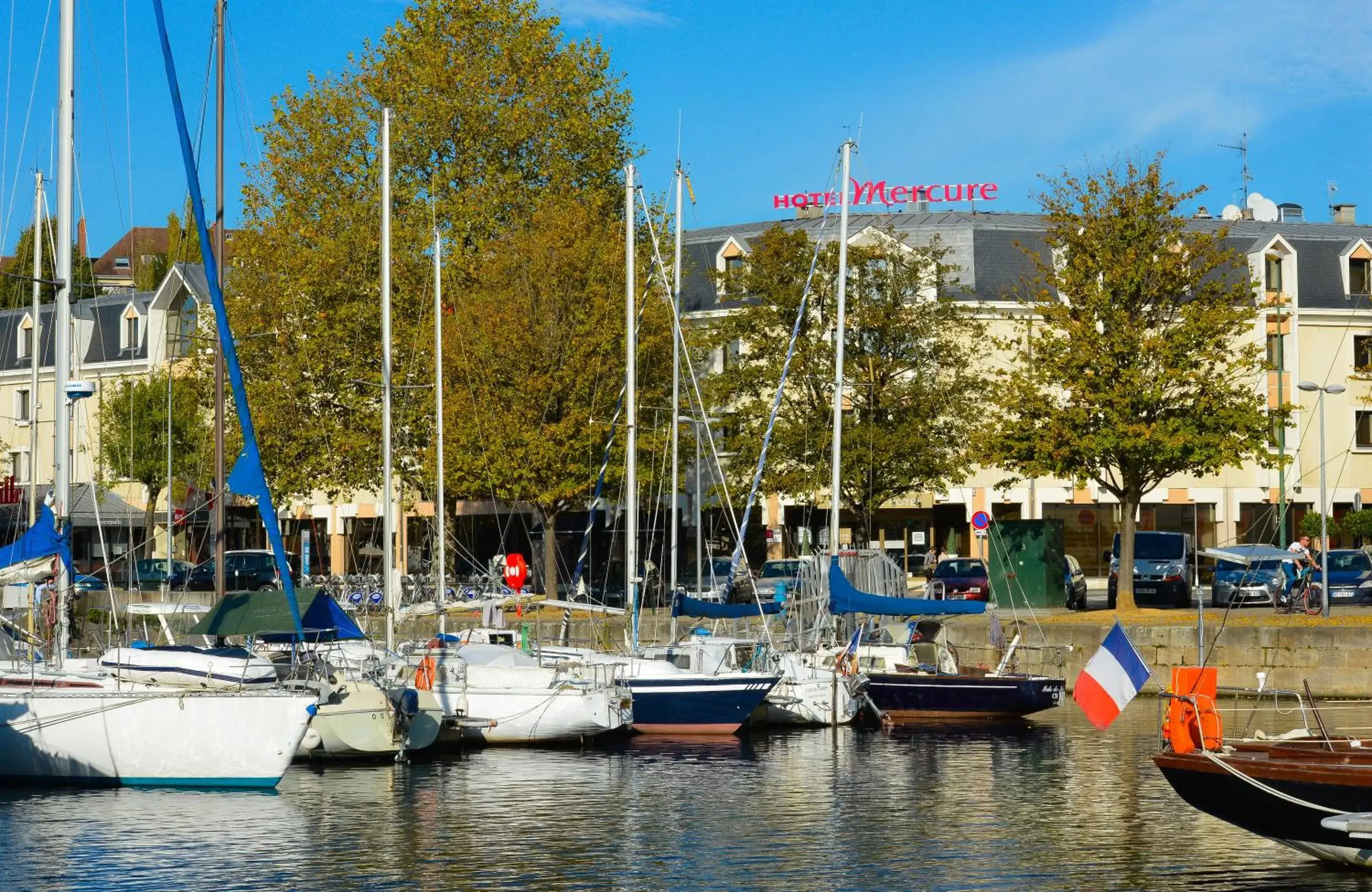 Facade/entrance in Mercure Caen Centre Port De Plaisance