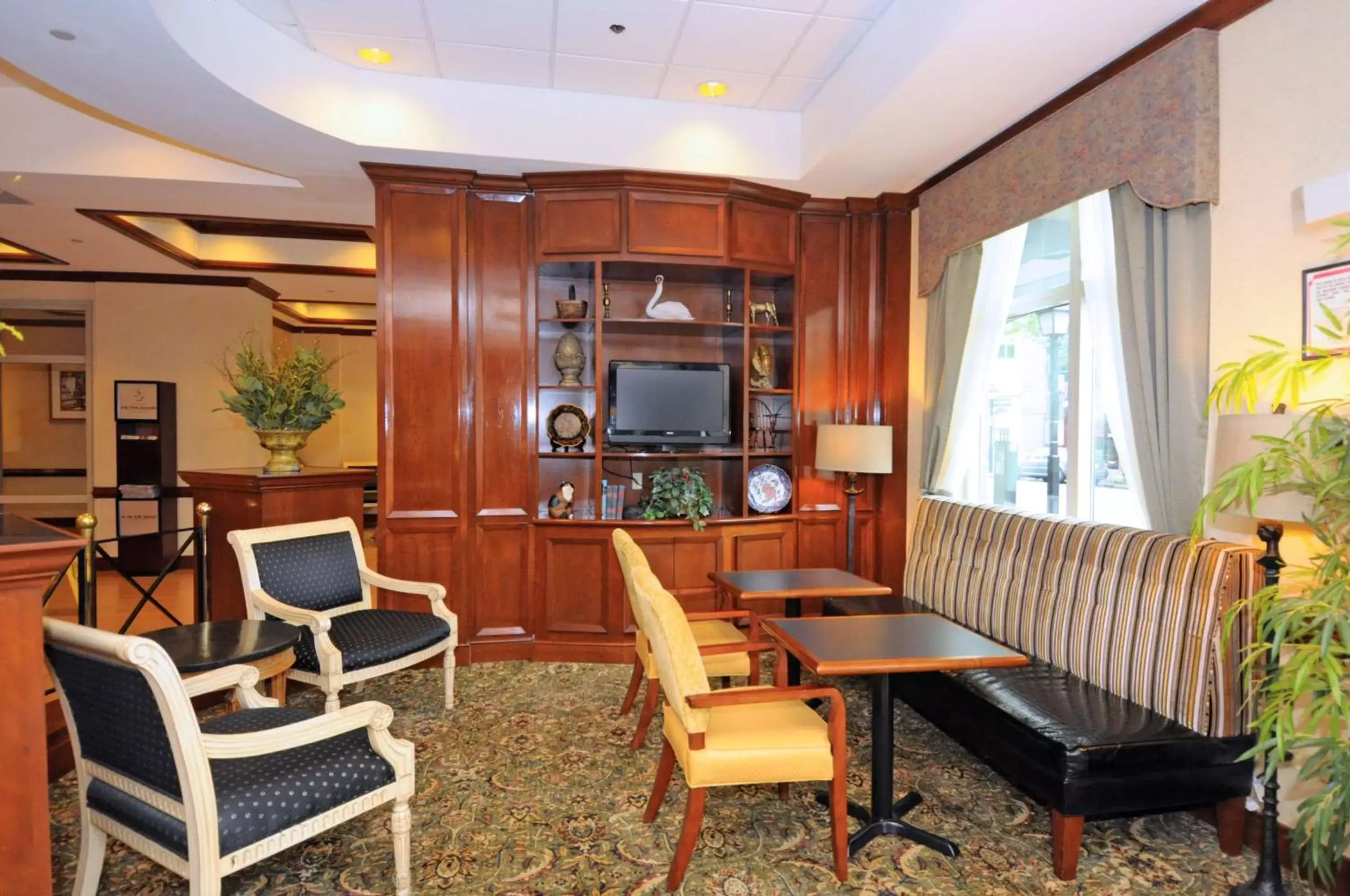 Lobby or reception in Hampton Inn Alexandria/Old Town