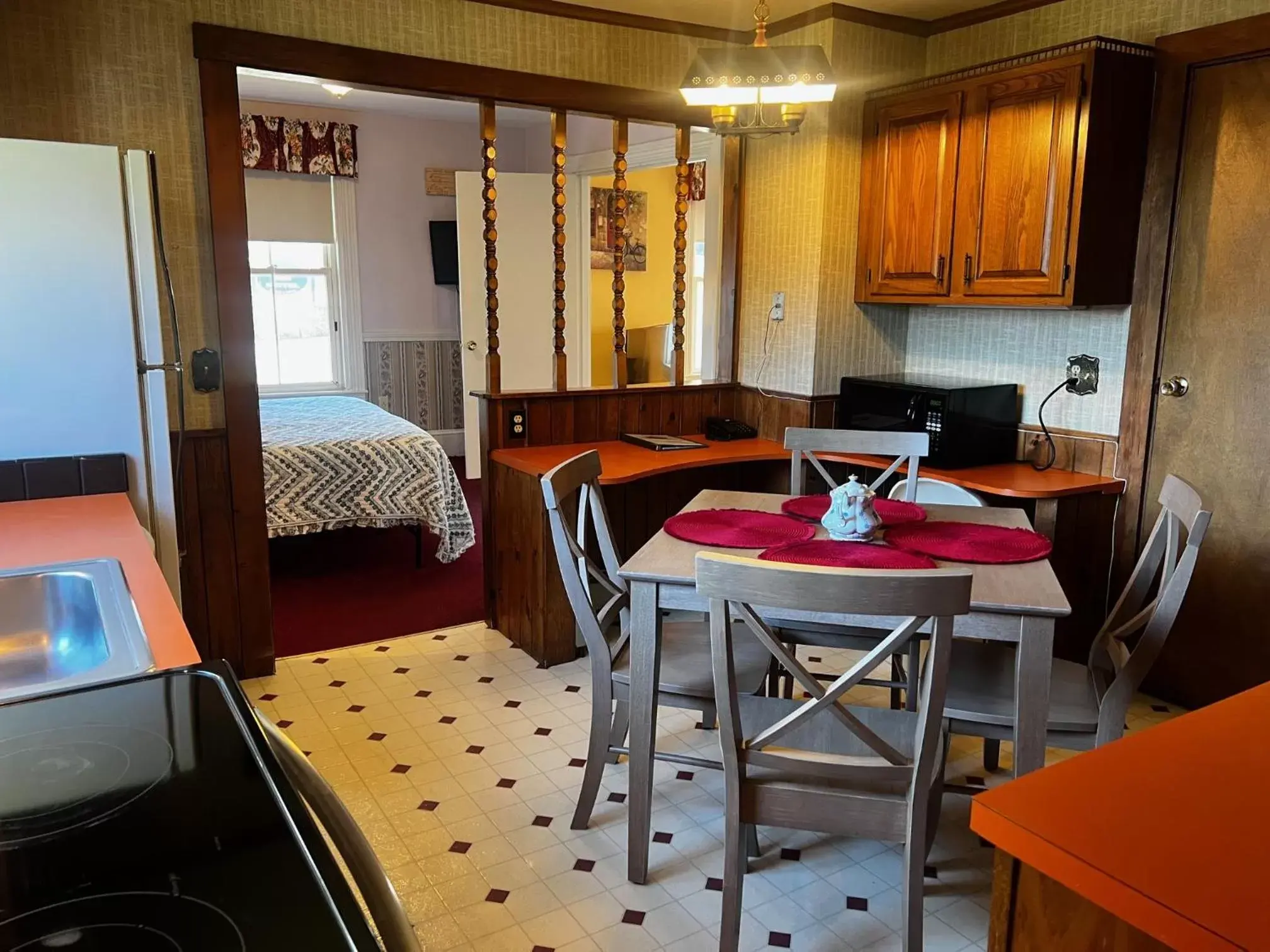 Dining Area in Claddagh Motel & Suites