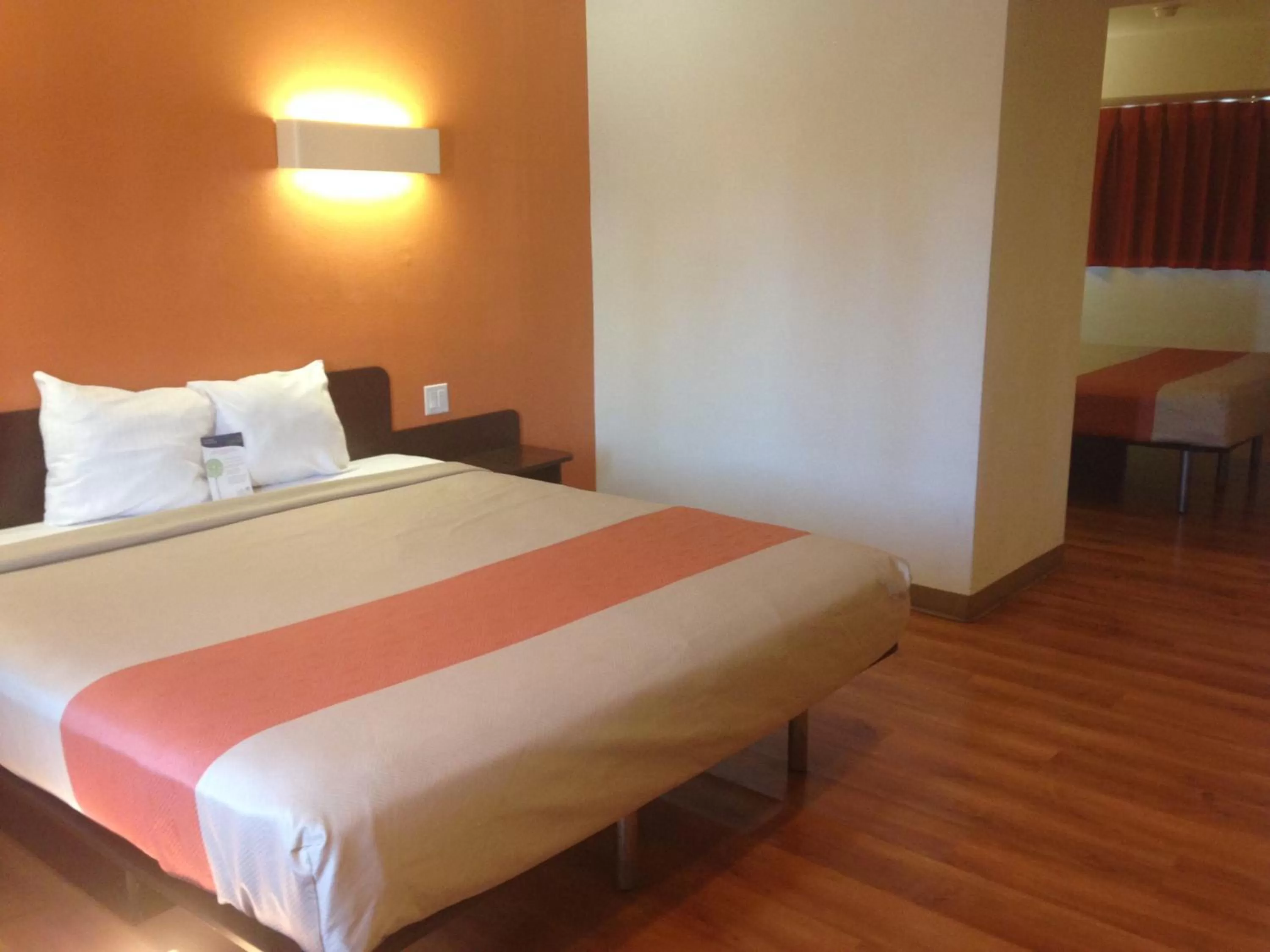 Bedroom in Motel 6 Gardena