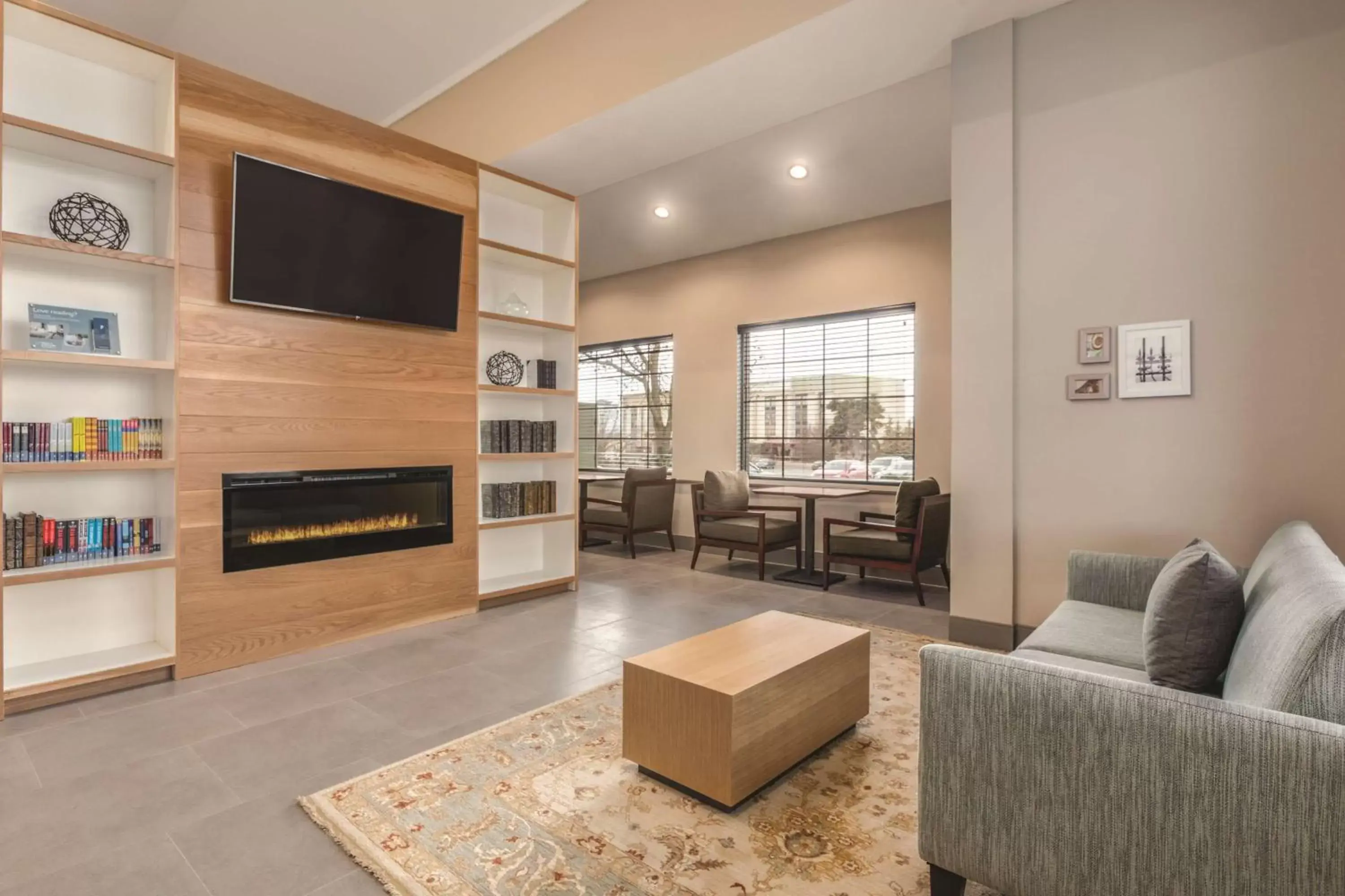 Lobby or reception, Seating Area in Country Inn & Suites by Radisson, Erie, PA