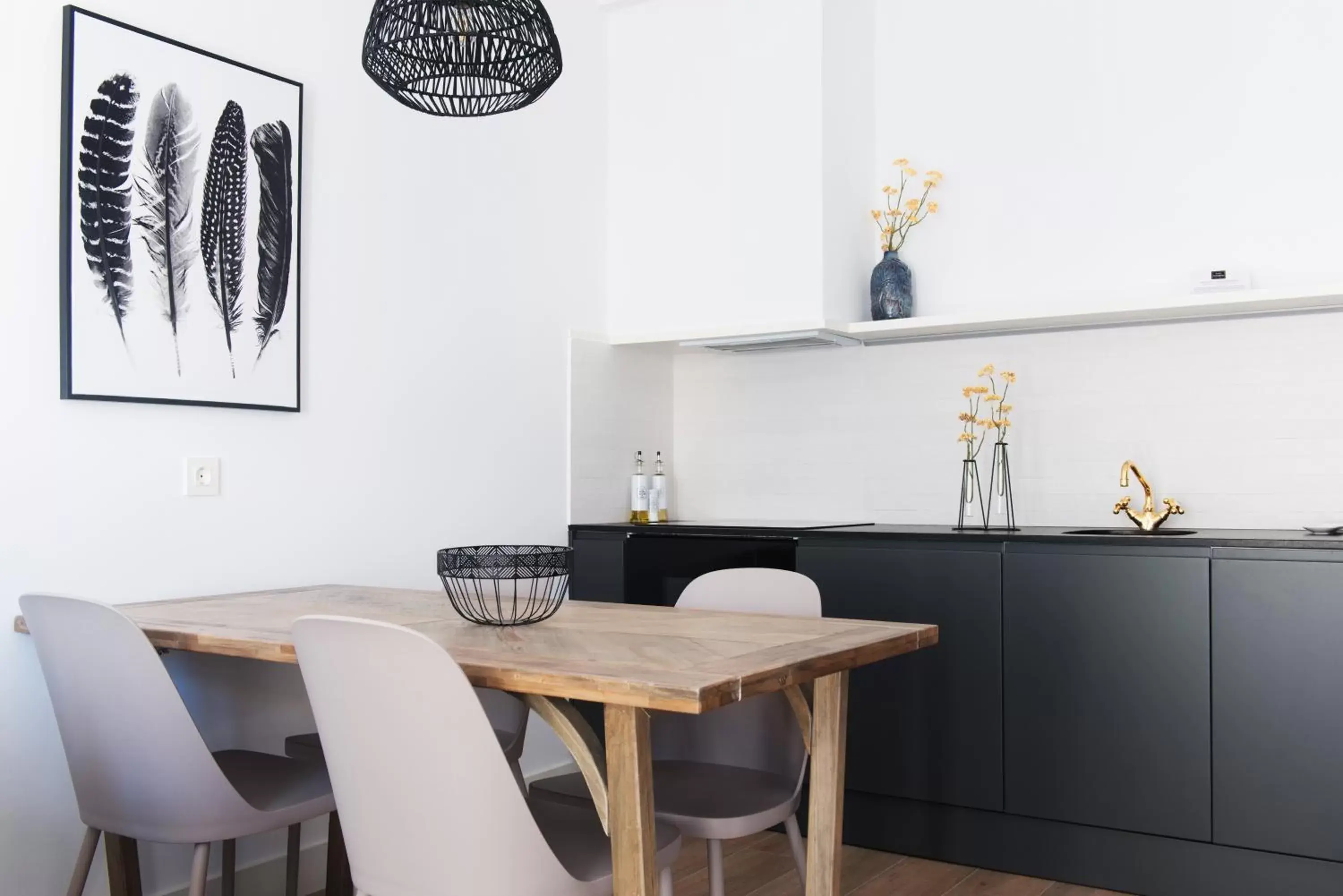 Kitchen or kitchenette, Dining Area in Santa Catalina Suites Gijón