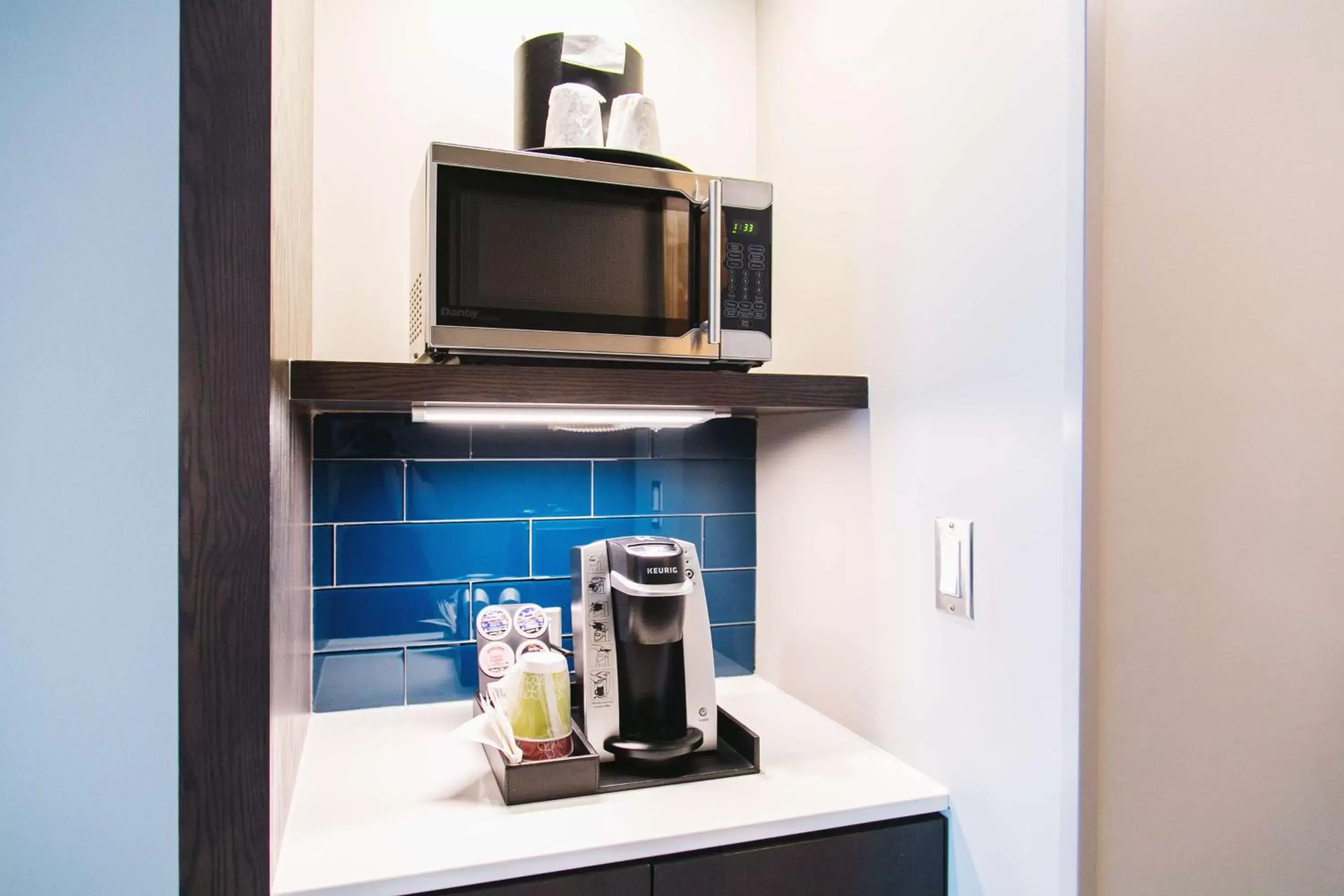 Bedroom, Kitchen/Kitchenette in Hilton Garden Inn Fredericton