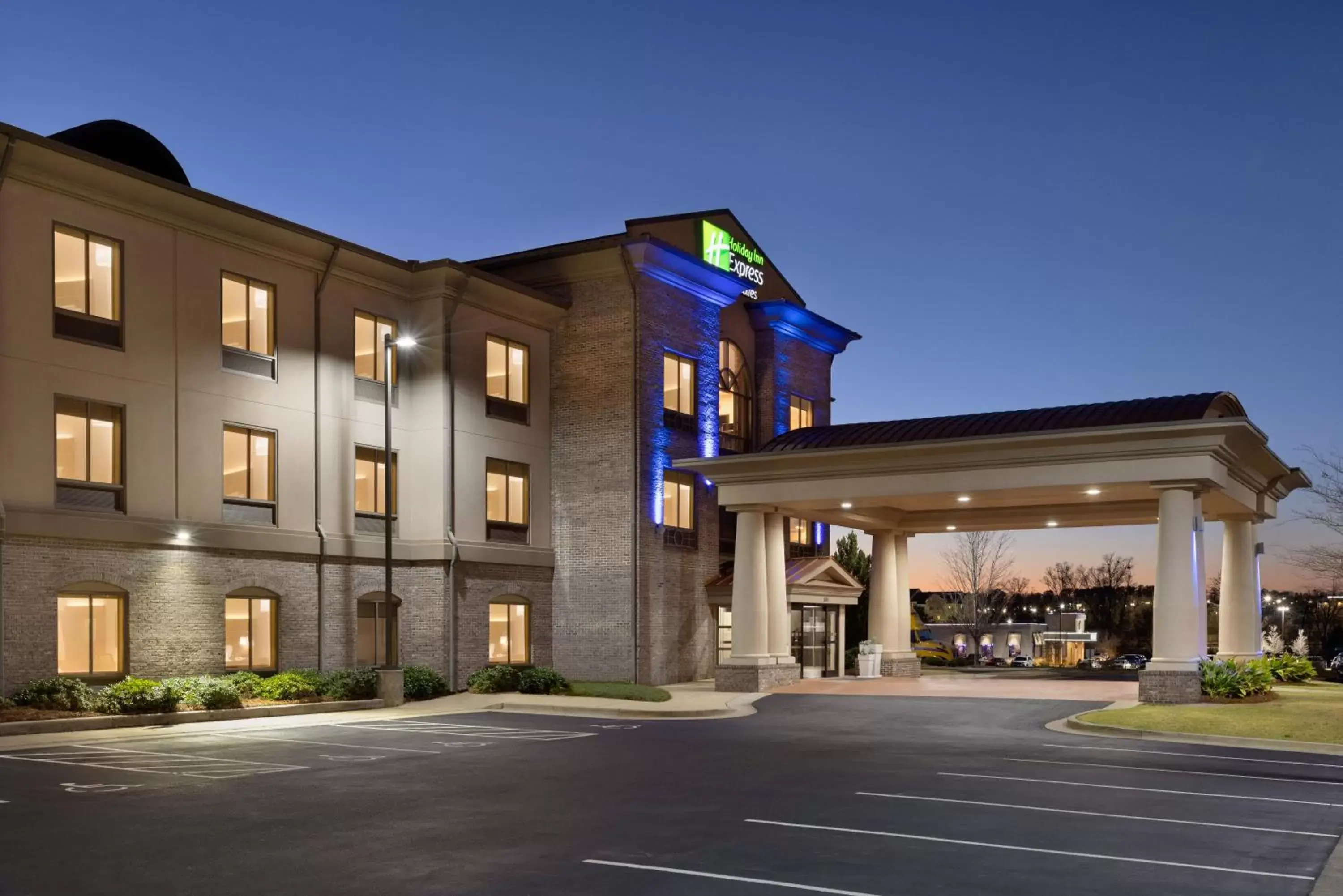 Property Building in Holiday Inn Express Hotel & Suites Opelika Auburn, an IHG Hotel