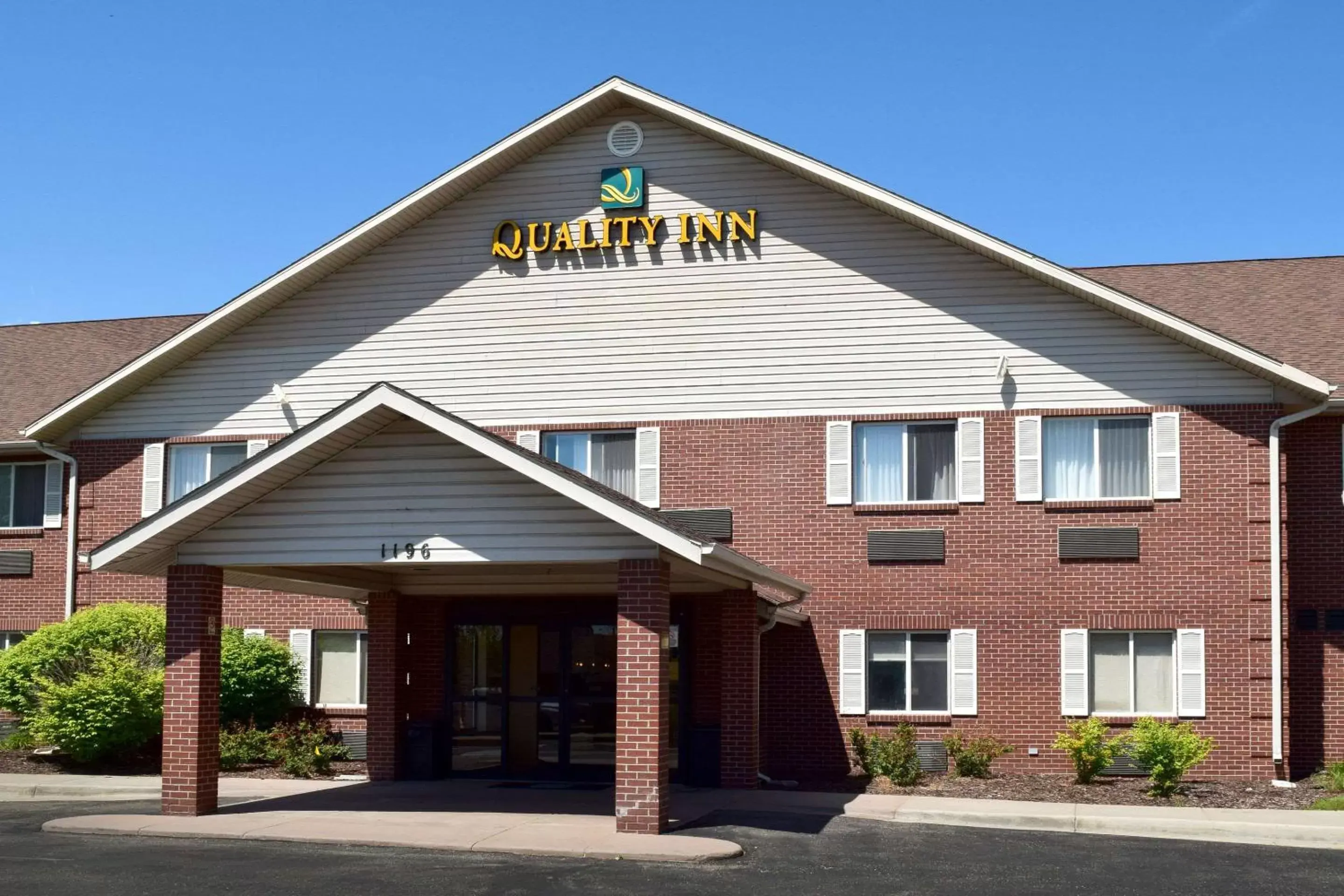 Property building in Quality Inn Louisville - Boulder