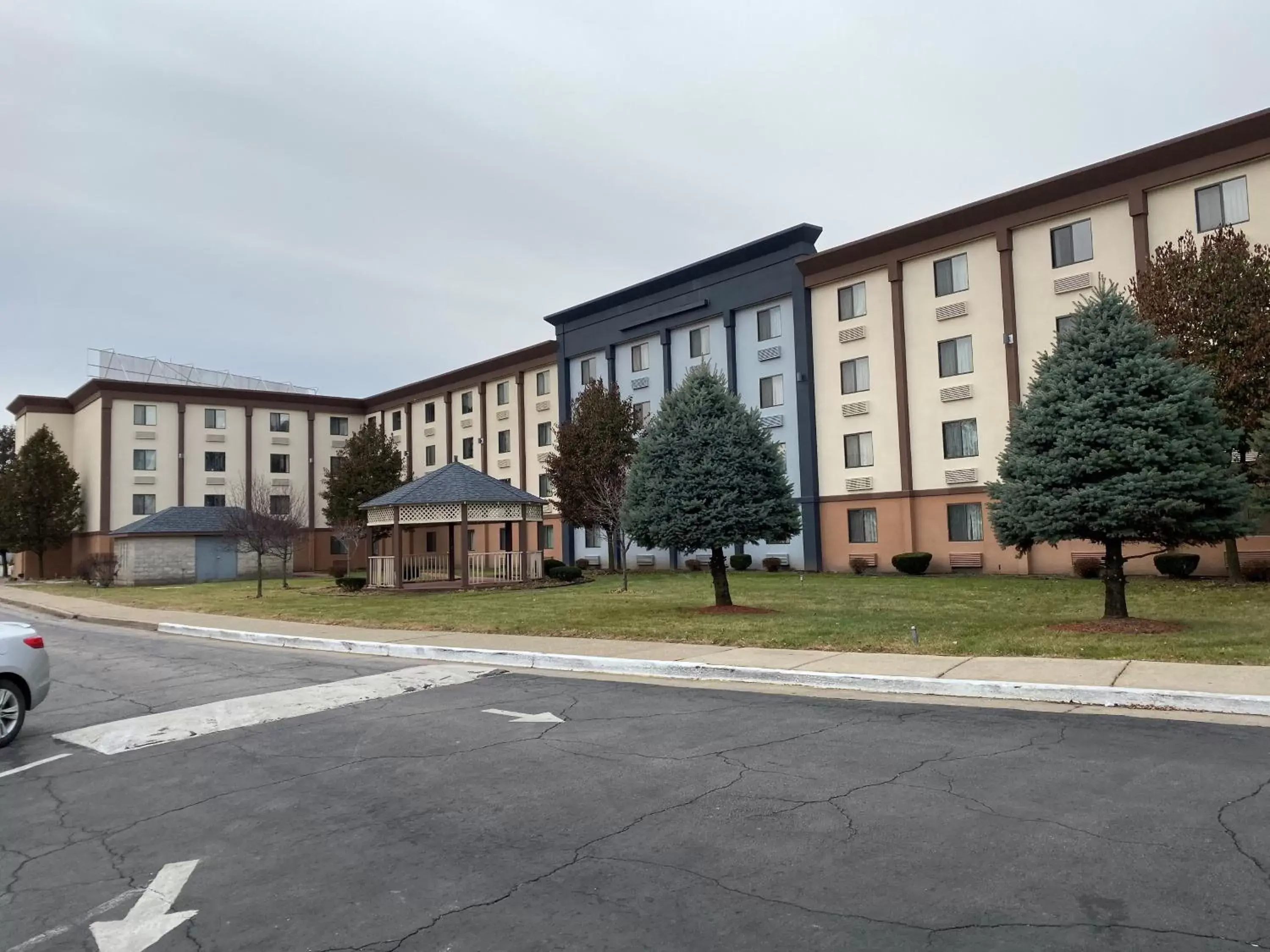 Property Building in Days Inn and Suites by Wyndham Hammond, IN