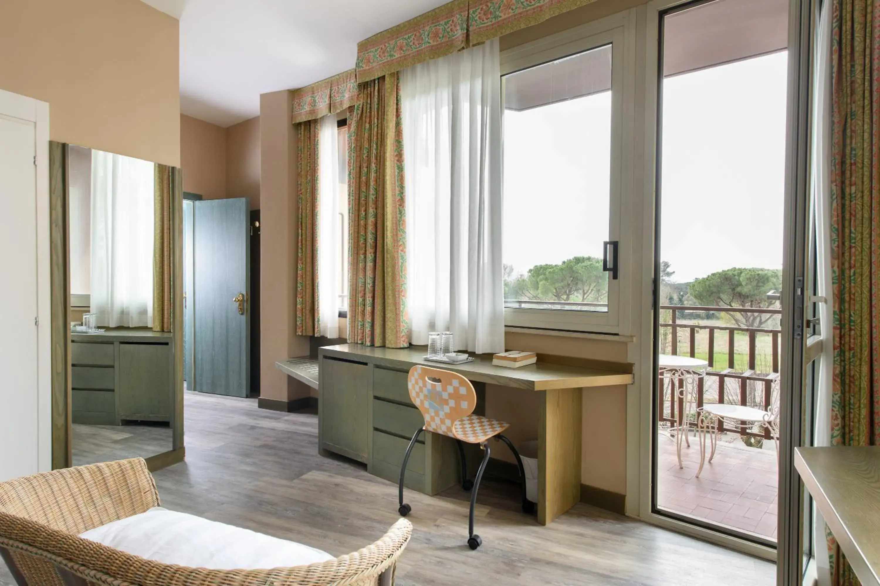 Seating area, TV/Entertainment Center in Grand Hotel Panoramic