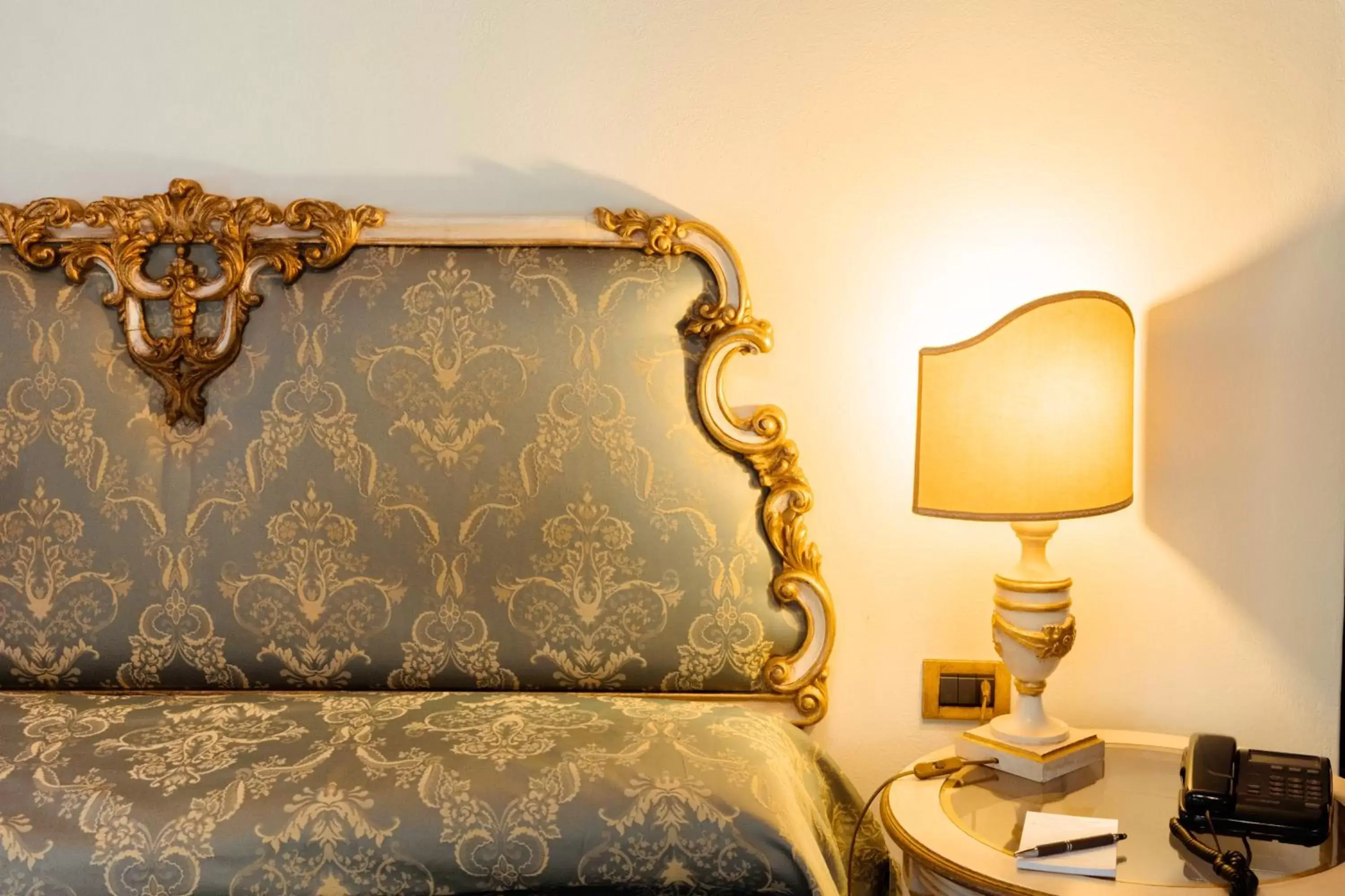 Bed, Seating Area in Hotel Palazzo Alexander