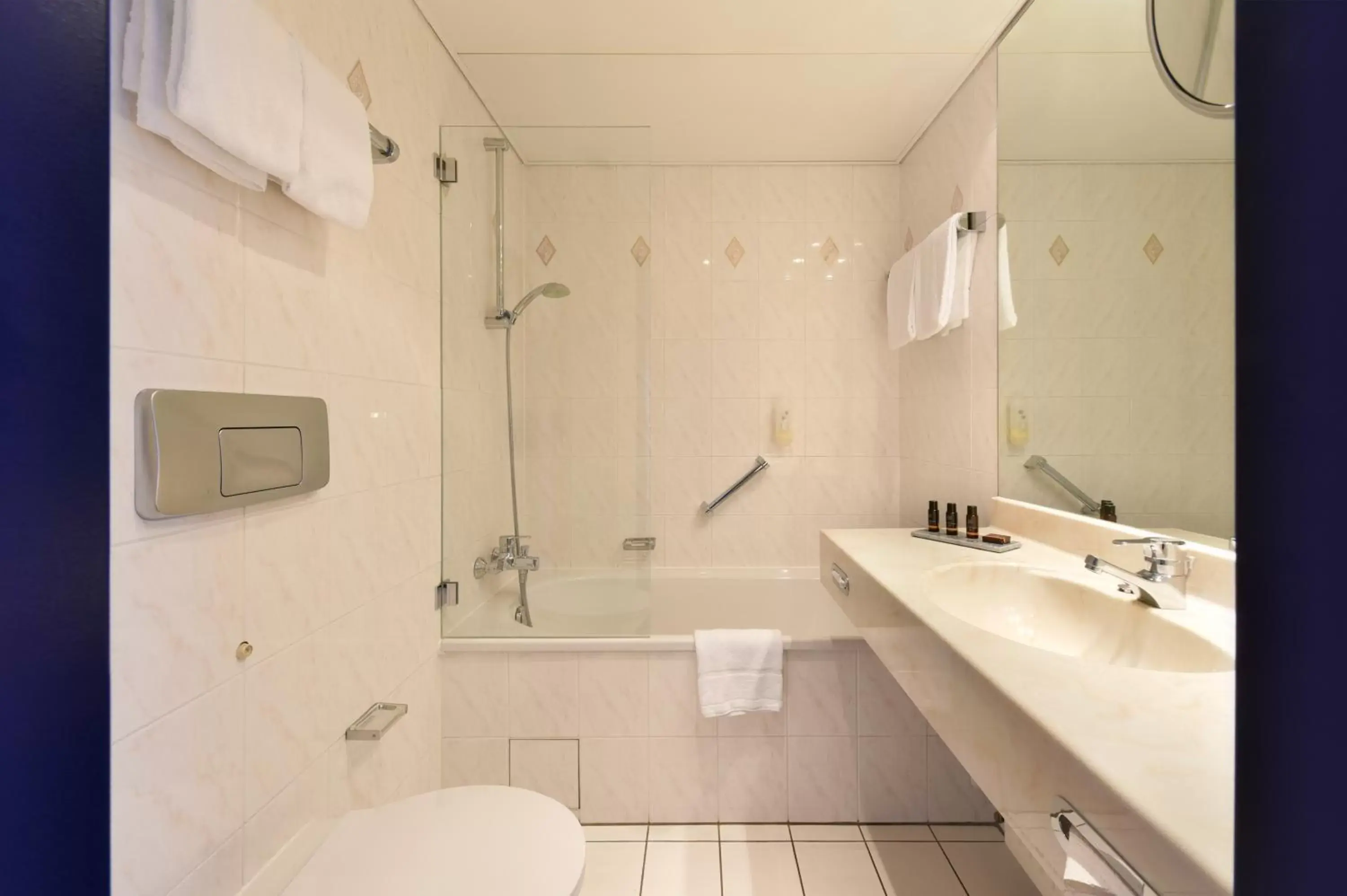 Bathroom in Amedia Dresden Elbpromenade, Trademark Collection by Wyndham