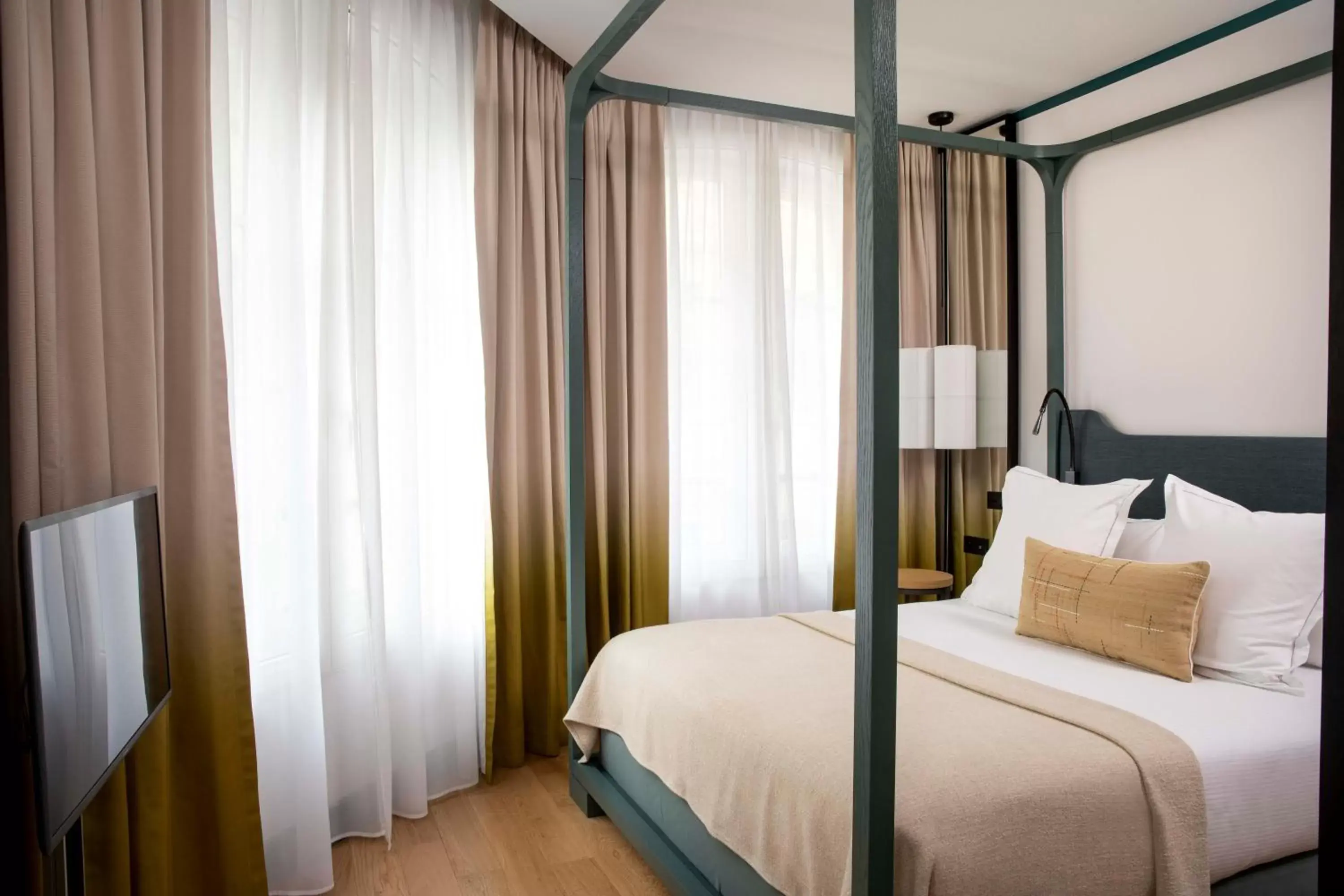 Bed in Hôtel Bel Ami