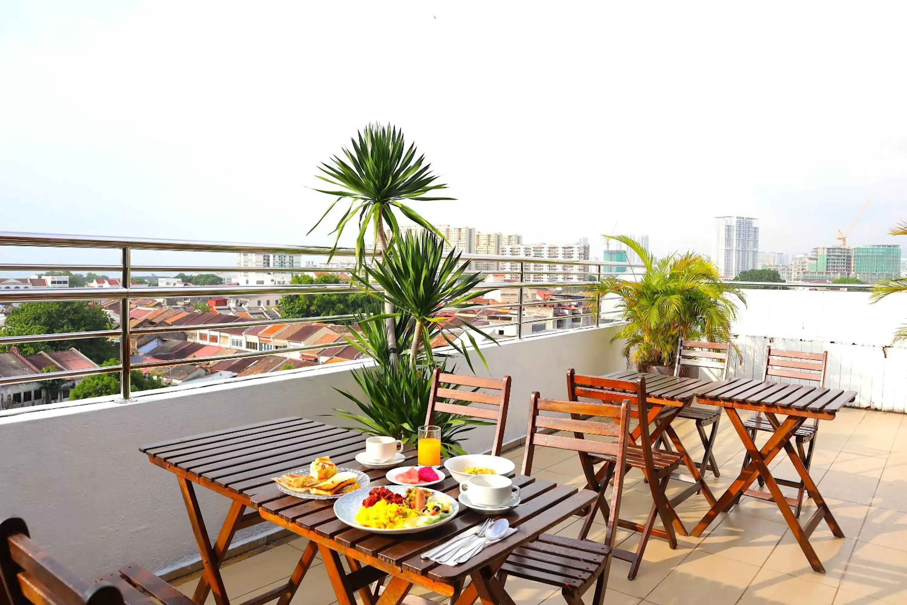 Breakfast, Balcony/Terrace in Armenian Street Heritage Hotel