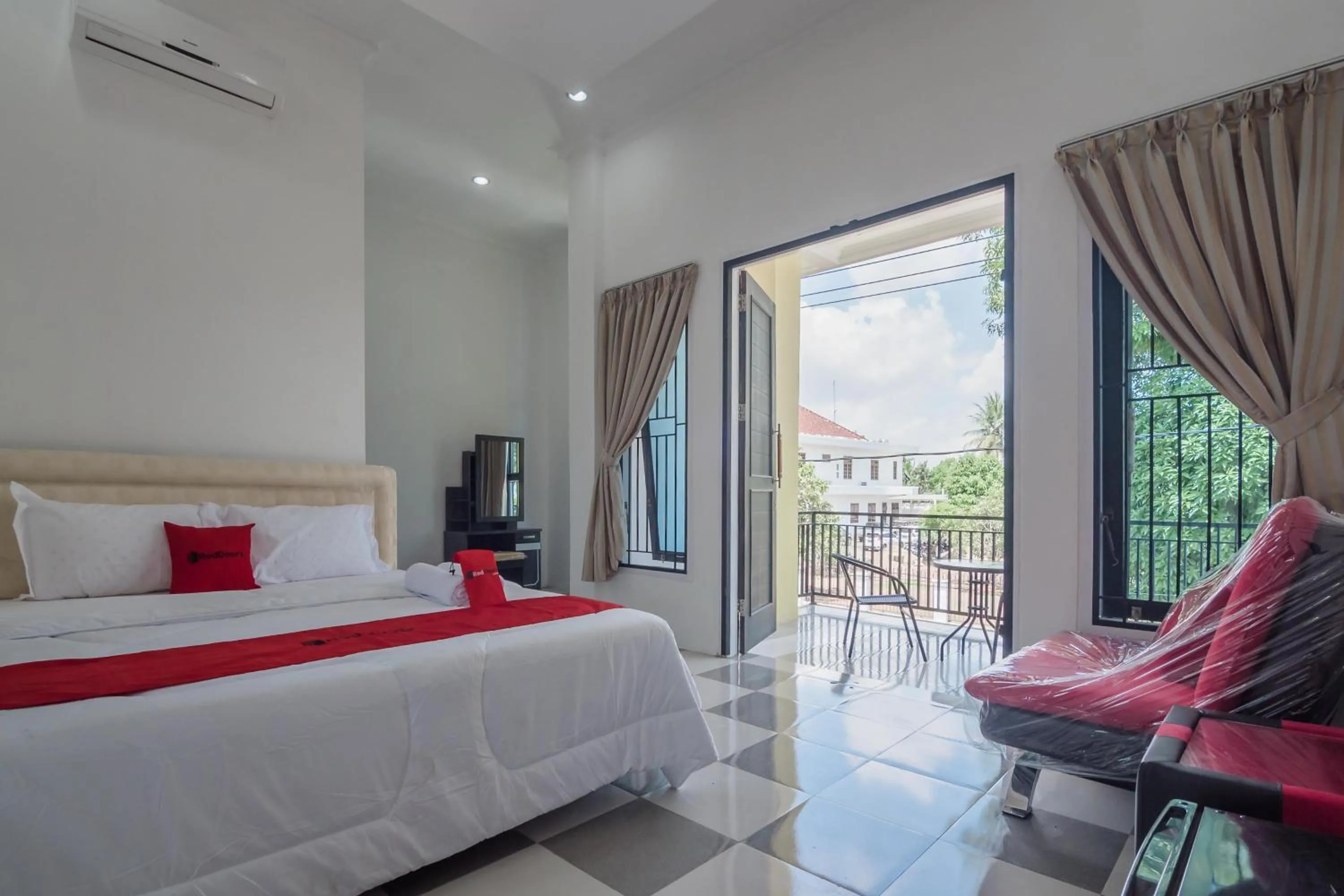 Bedroom, Bed in RedDoorz near Sultan Thaha Airport Jambi
