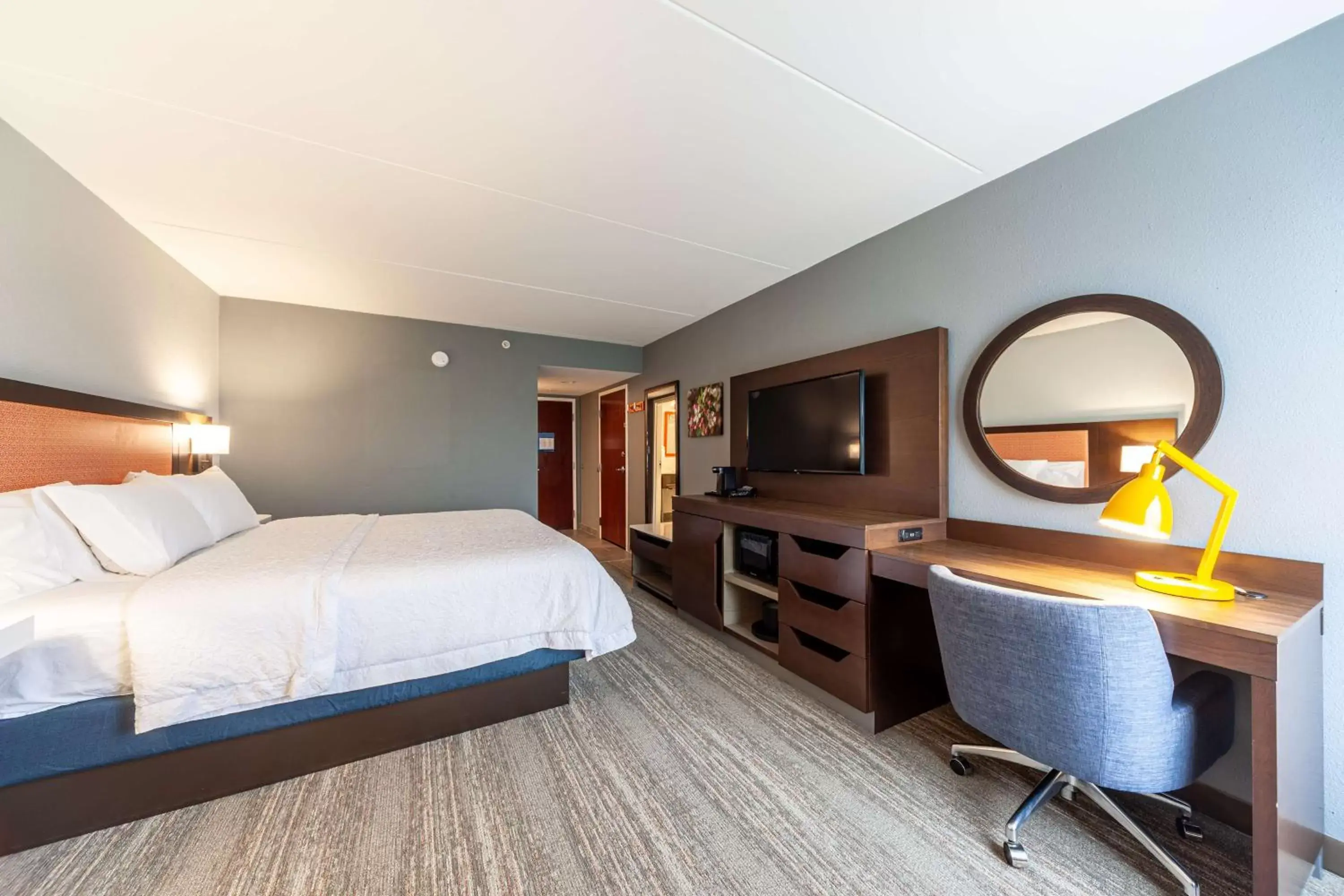 King Room - Hearing Access in Hampton Inn Winchester King Room - Hearing Access in Hampton Inn Winchester