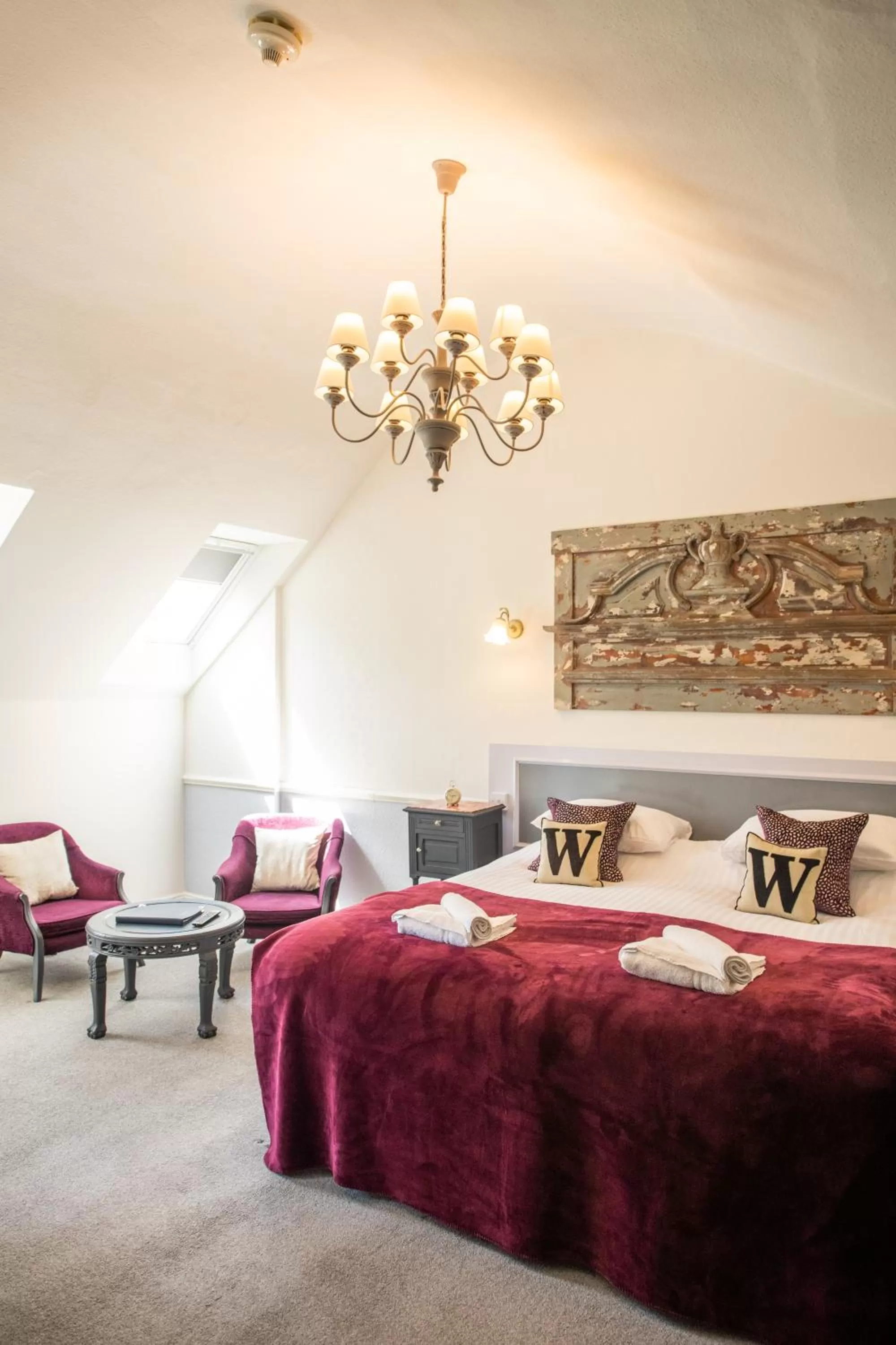 Bed in The Woodlands Hotel