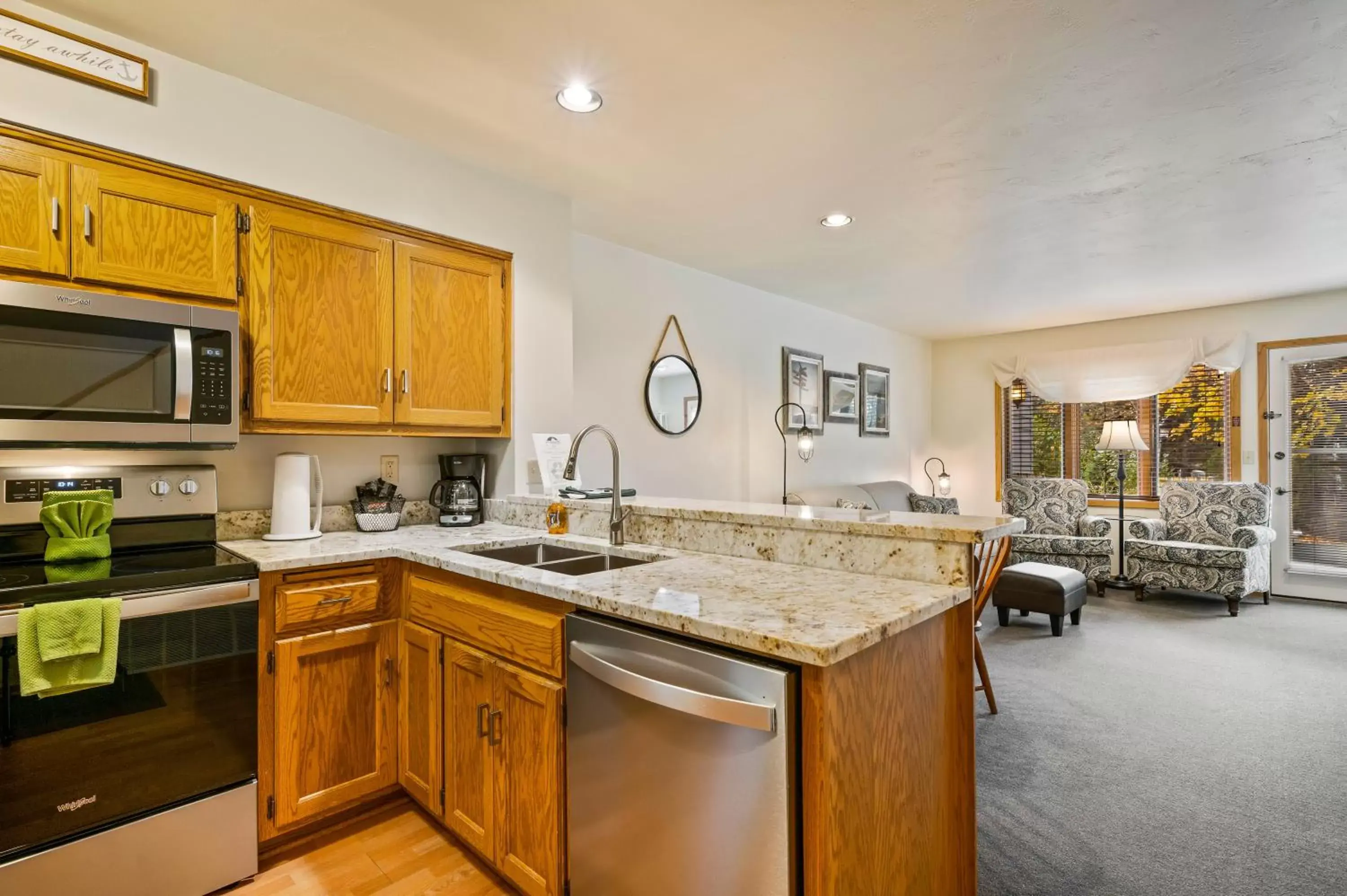 Kitchen/Kitchenette in Evergreen Hill Condominiums