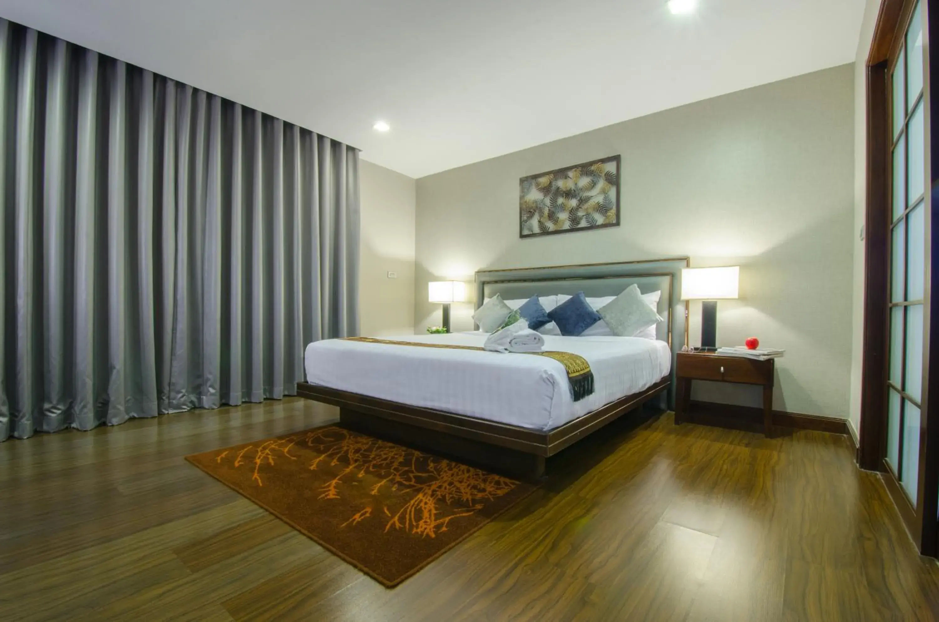 Grand Deluxe King Suite with Living Room and Balcony in Grand Mercure Bangkok Asoke Residence