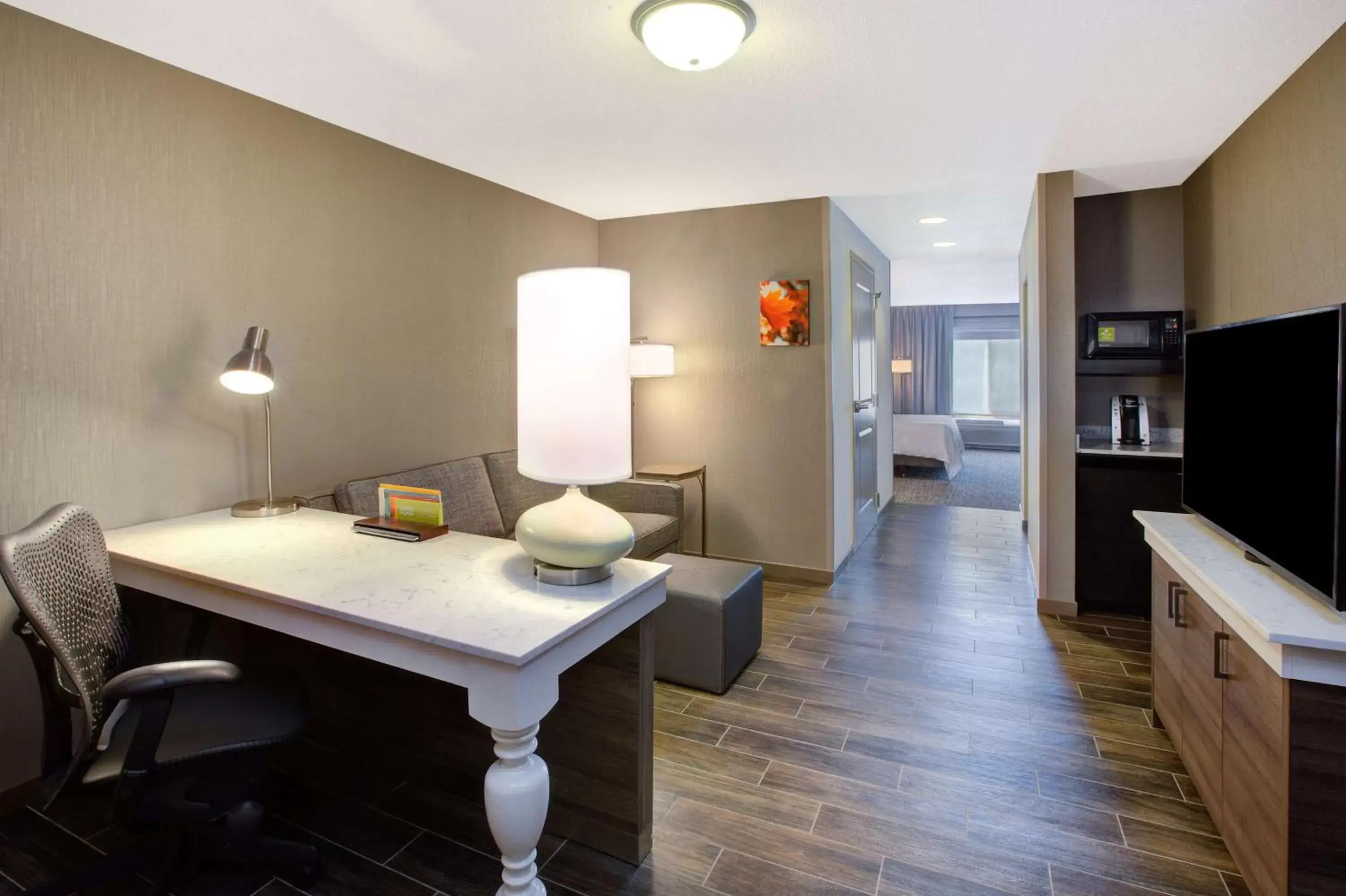 Bedroom, Seating Area in Hilton Garden Inn Chesterton