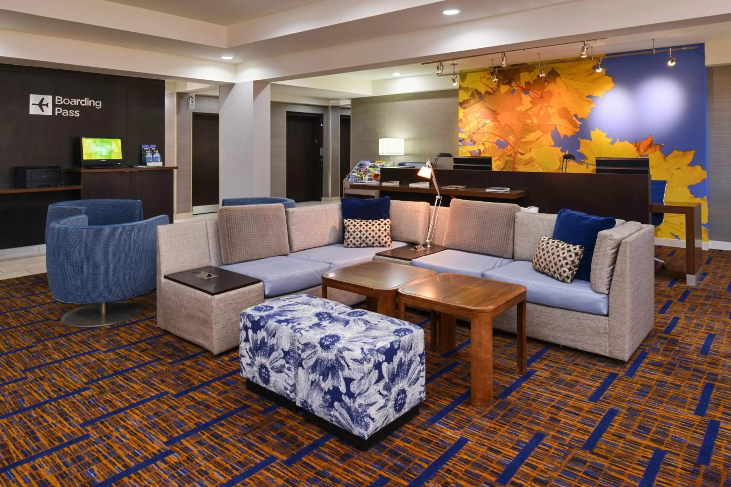 Lobby or reception, Seating Area in Courtyard by Marriott Milwaukee North/Brown Deer