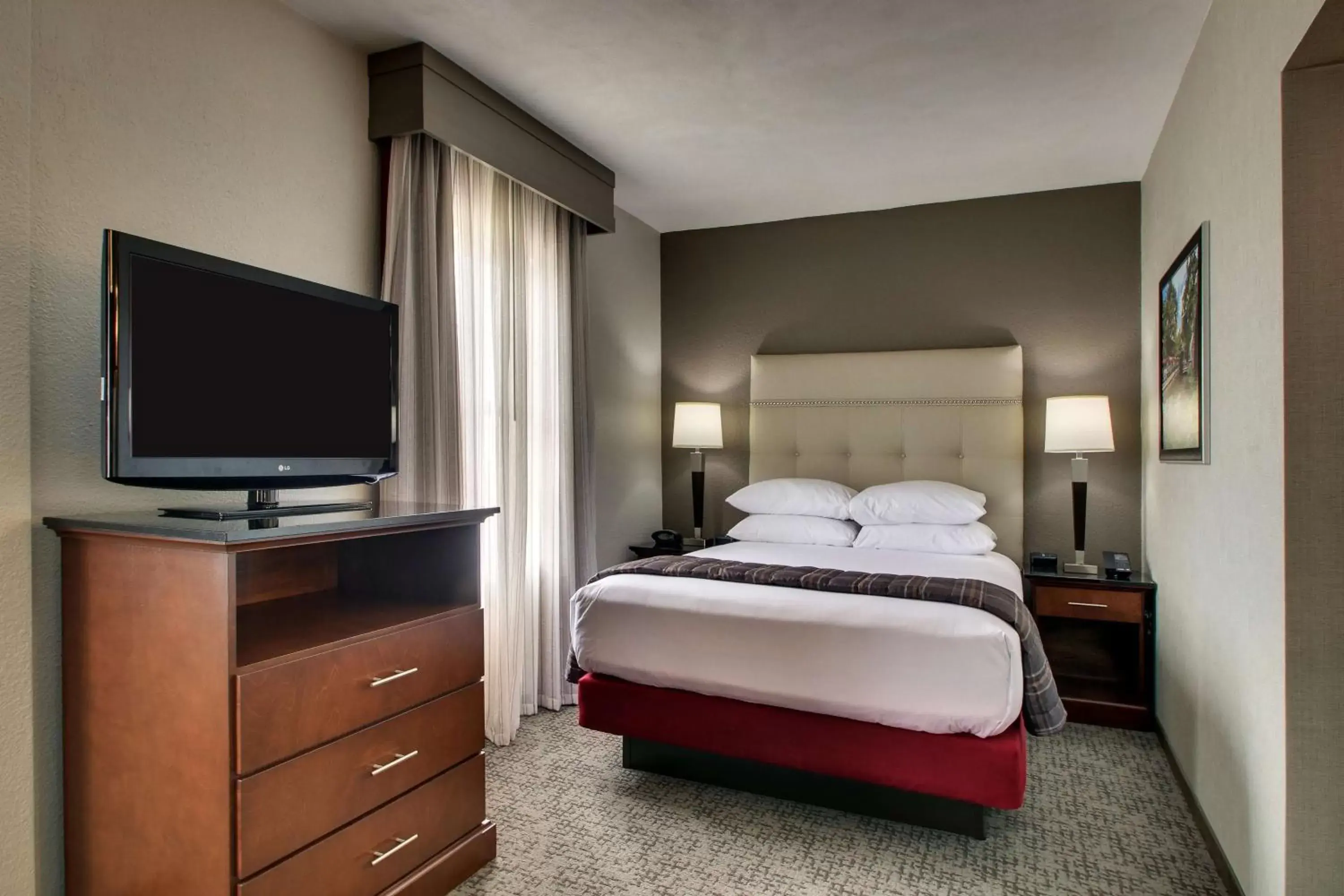 Photo of the whole room, Bed in Drury Inn & Suites San Antonio Northwest Medical Center