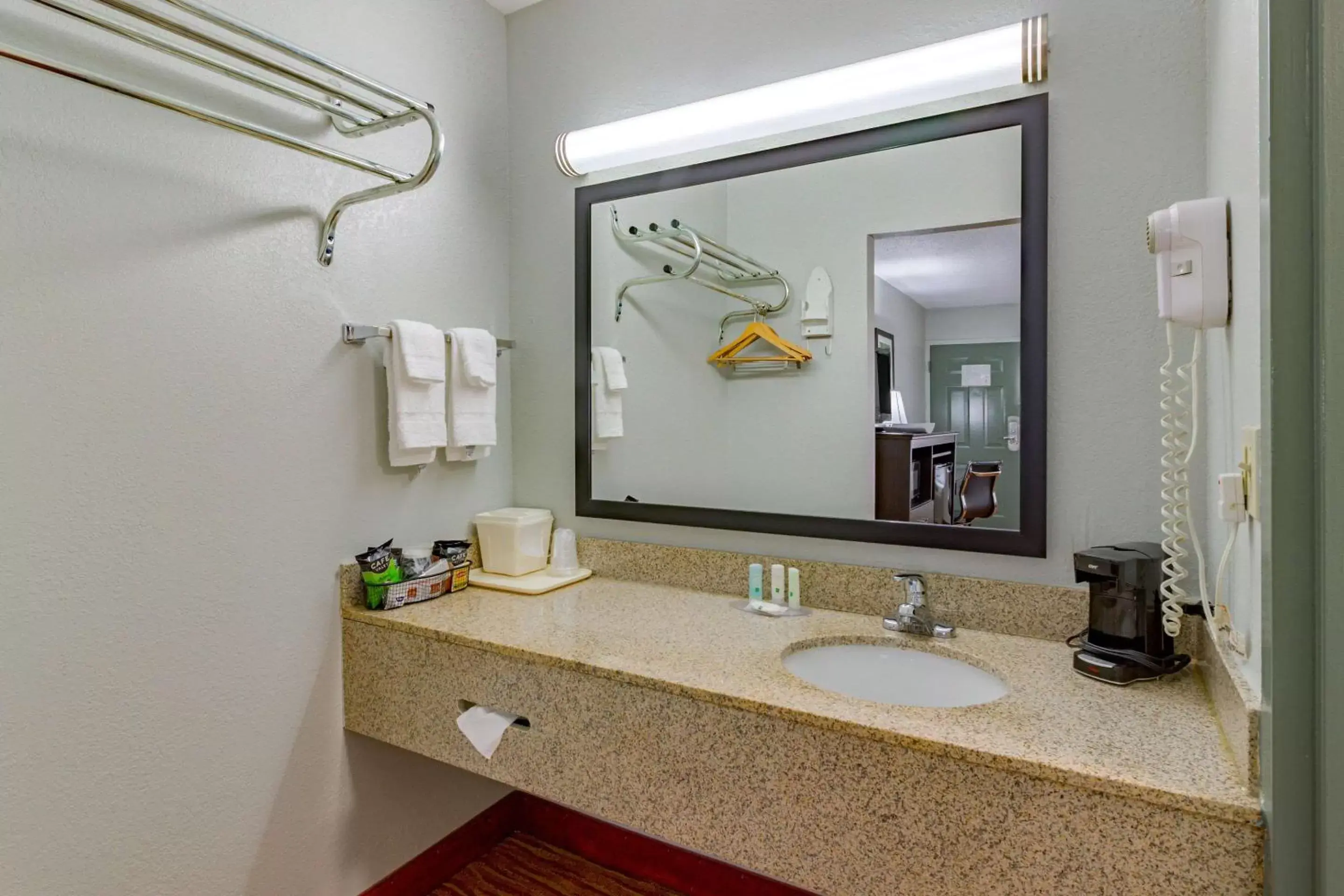 Bathroom in Quality Inn Goodlettsville