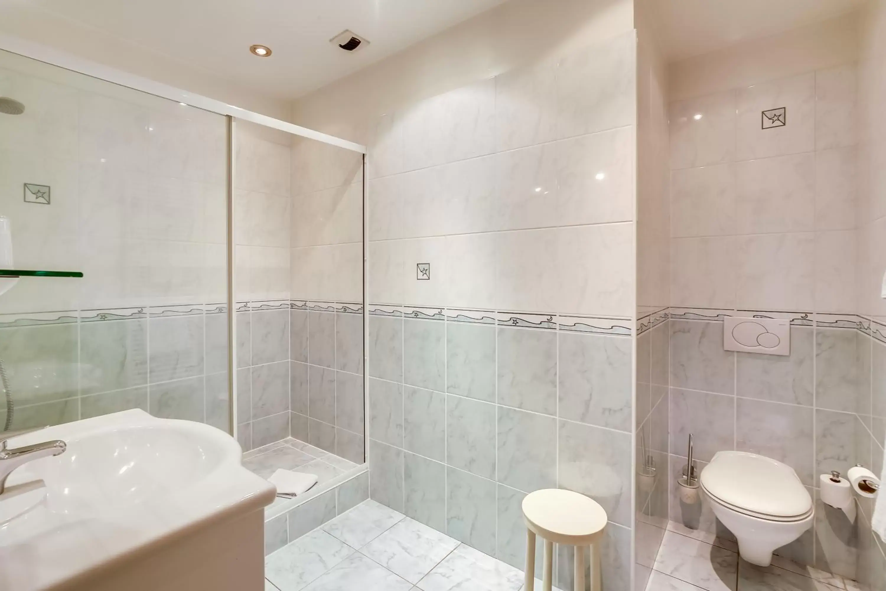 Shower, Bathroom in Hôtel Marguerite
