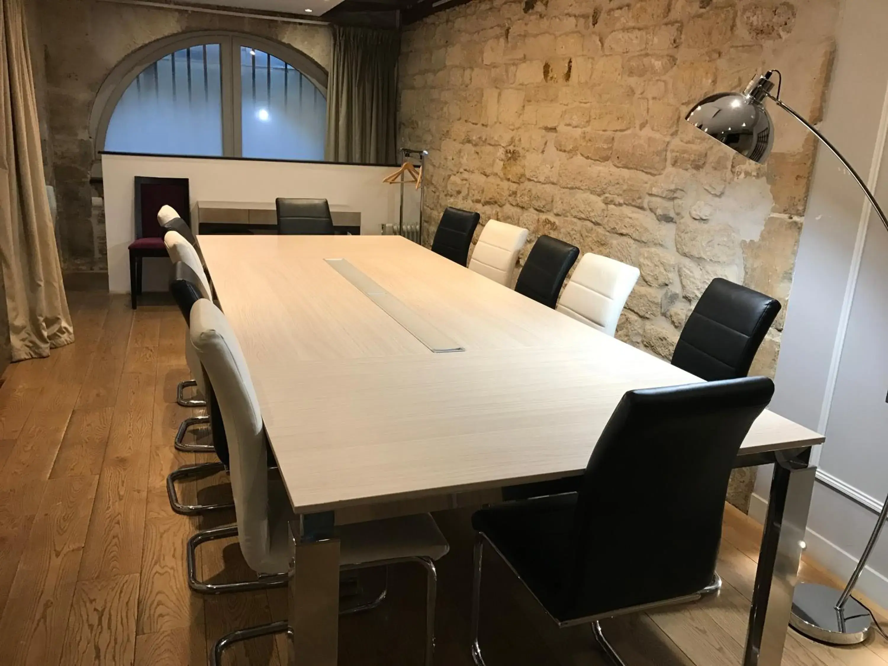 Meeting/conference room in Hôtel Jacques De Molay