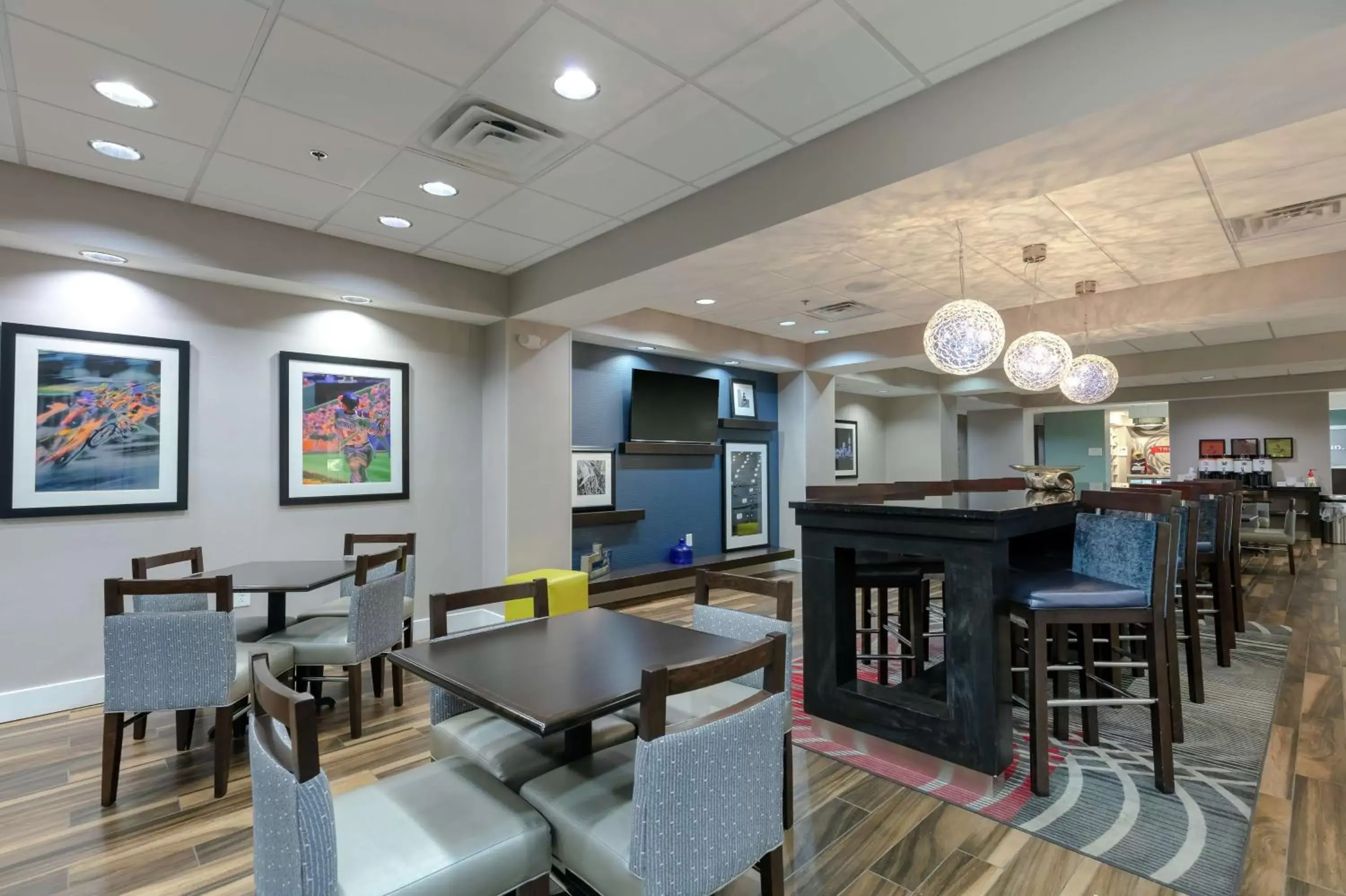 Lobby or reception, Restaurant/Places to Eat in Hampton Inn Emerson - Lakepoint, Ga