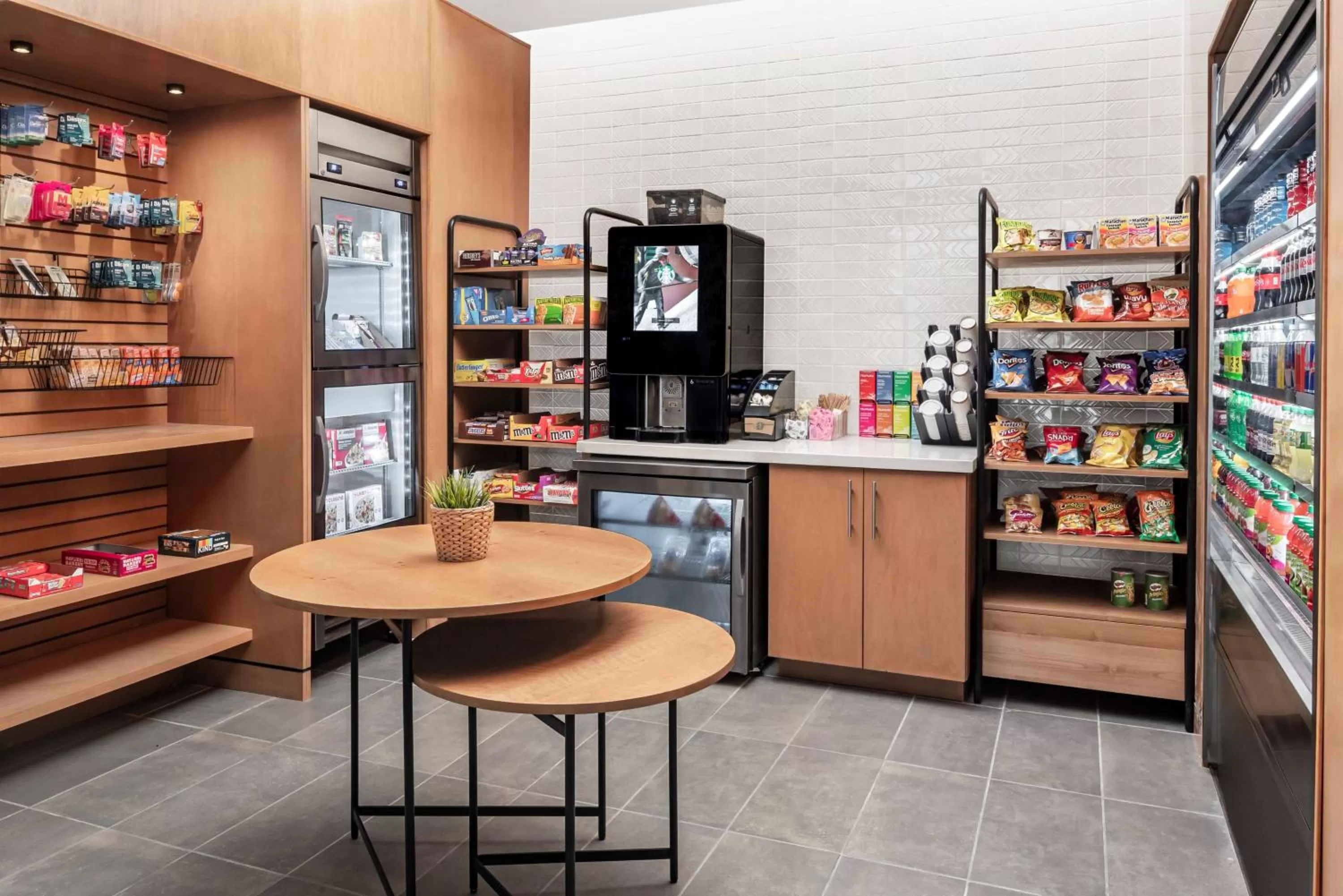 Restaurant/places to eat in Embassy Suites by Hilton Nashville Airport